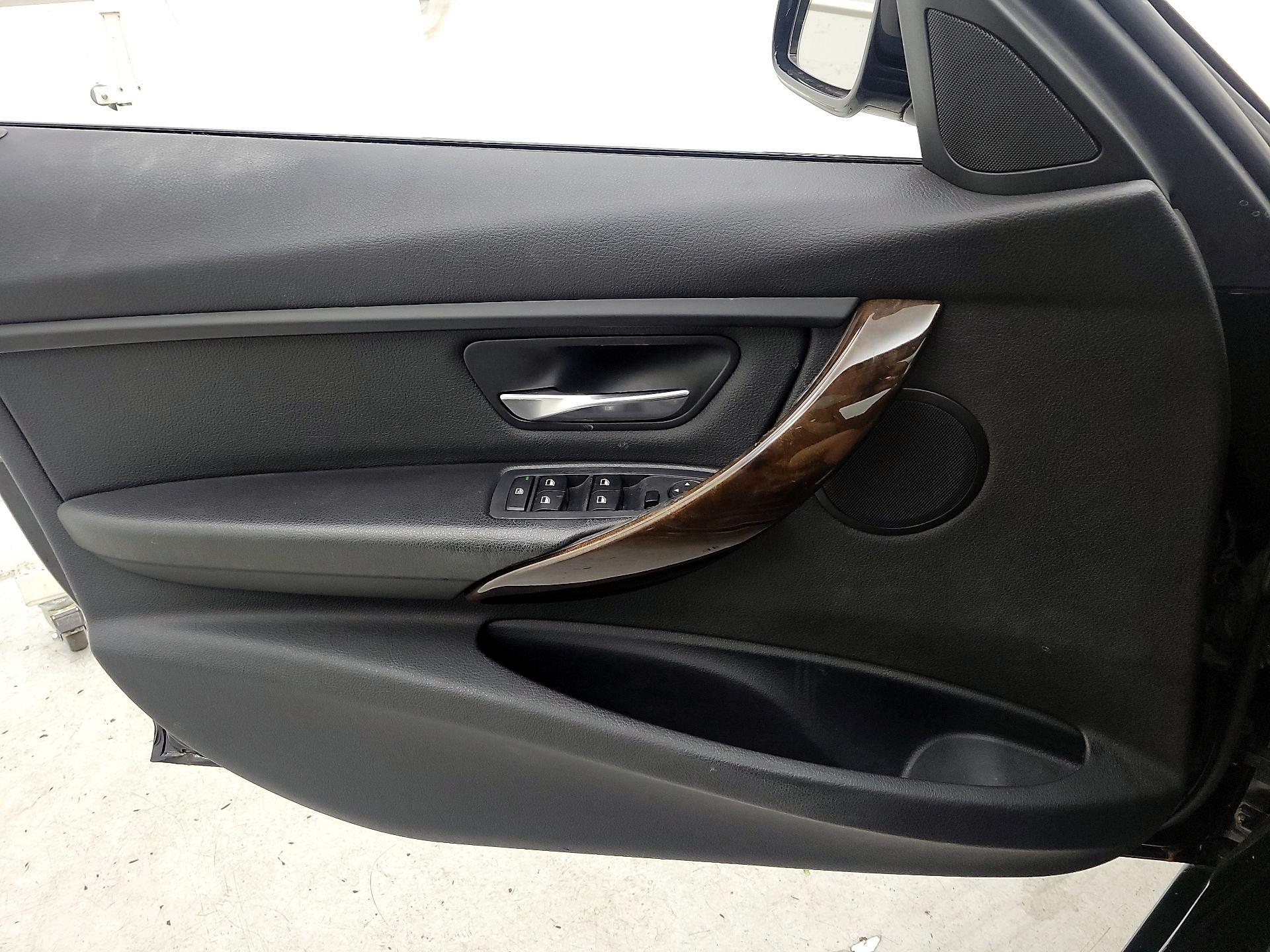Thumbnail: 2015 BMW 3 Series - 12