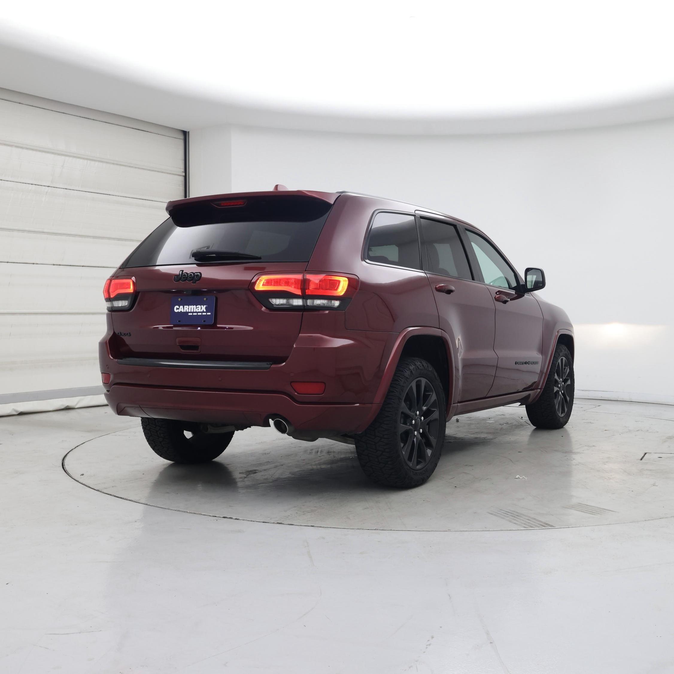 Thumbnail: 2017 Jeep Grand Cherokee - 8