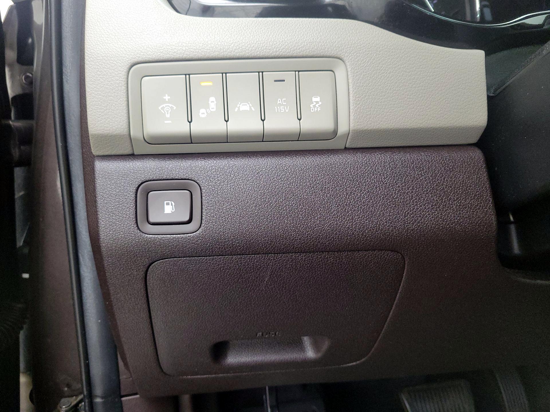 Thumbnail: 2016 Kia Sedona - 13