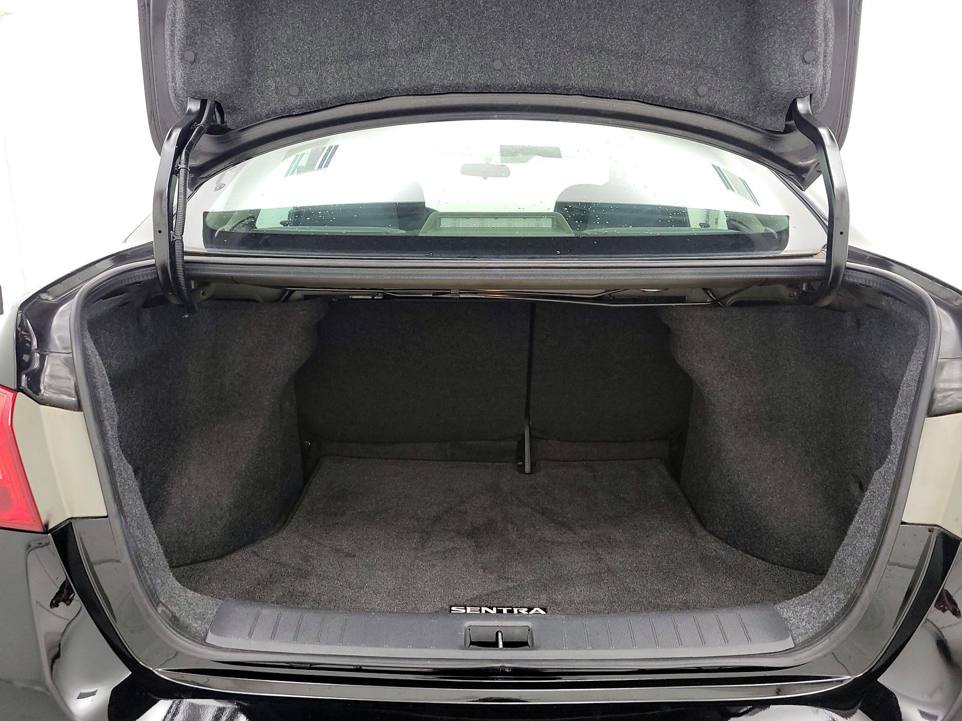 Thumbnail: 2019 Nissan Sentra - 19