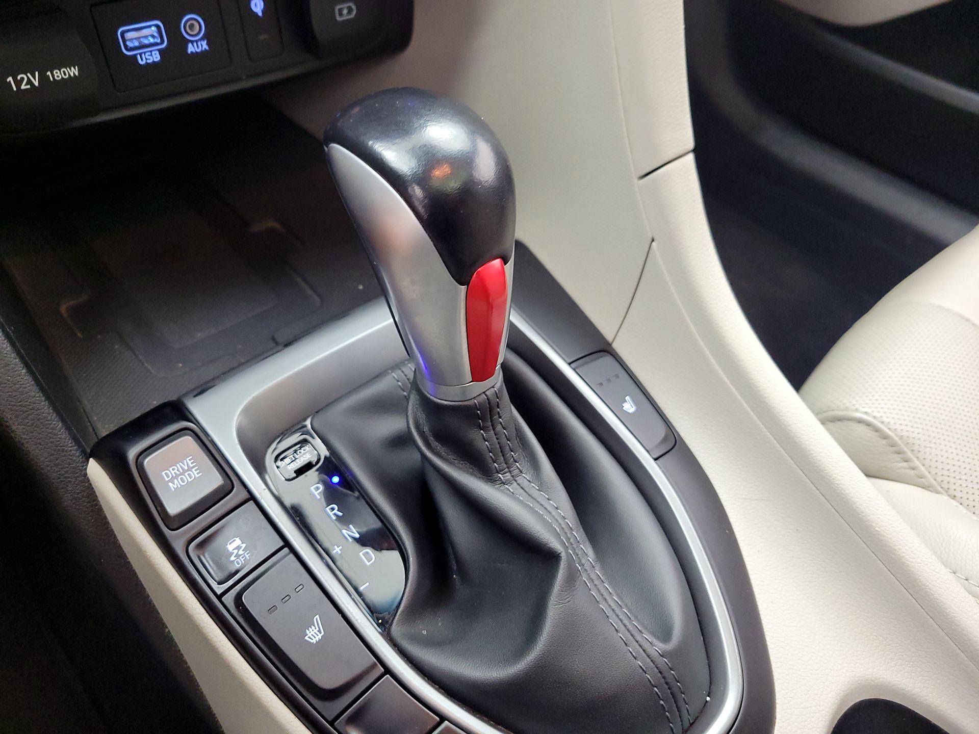 Thumbnail: 2019 Hyundai Veloster - 17