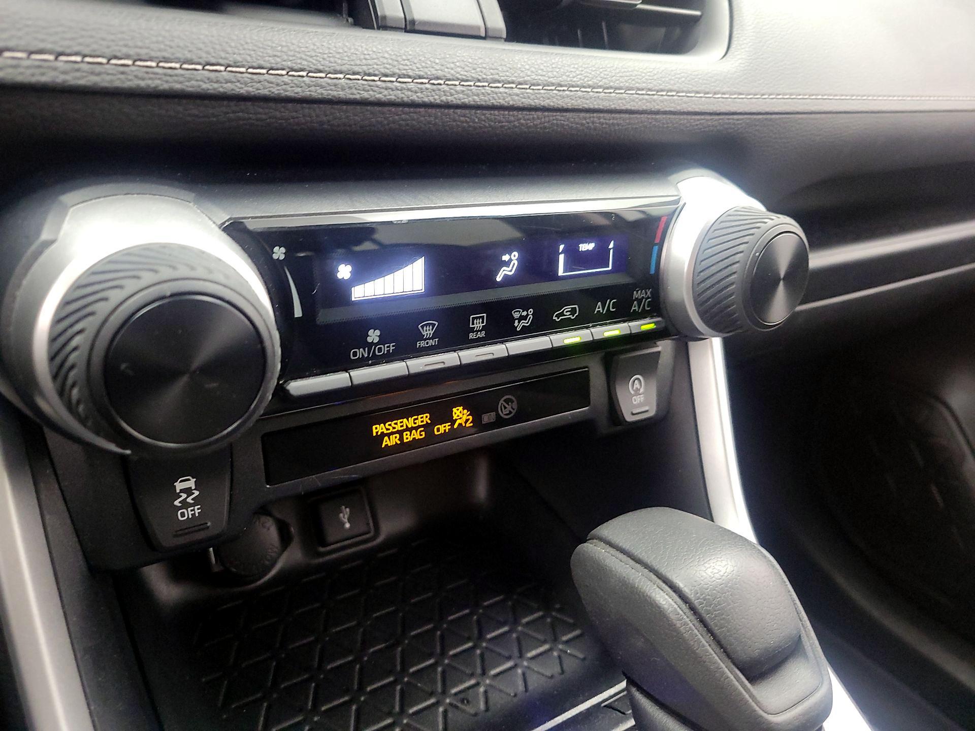 Thumbnail: 2020 Toyota RAV4 - 15