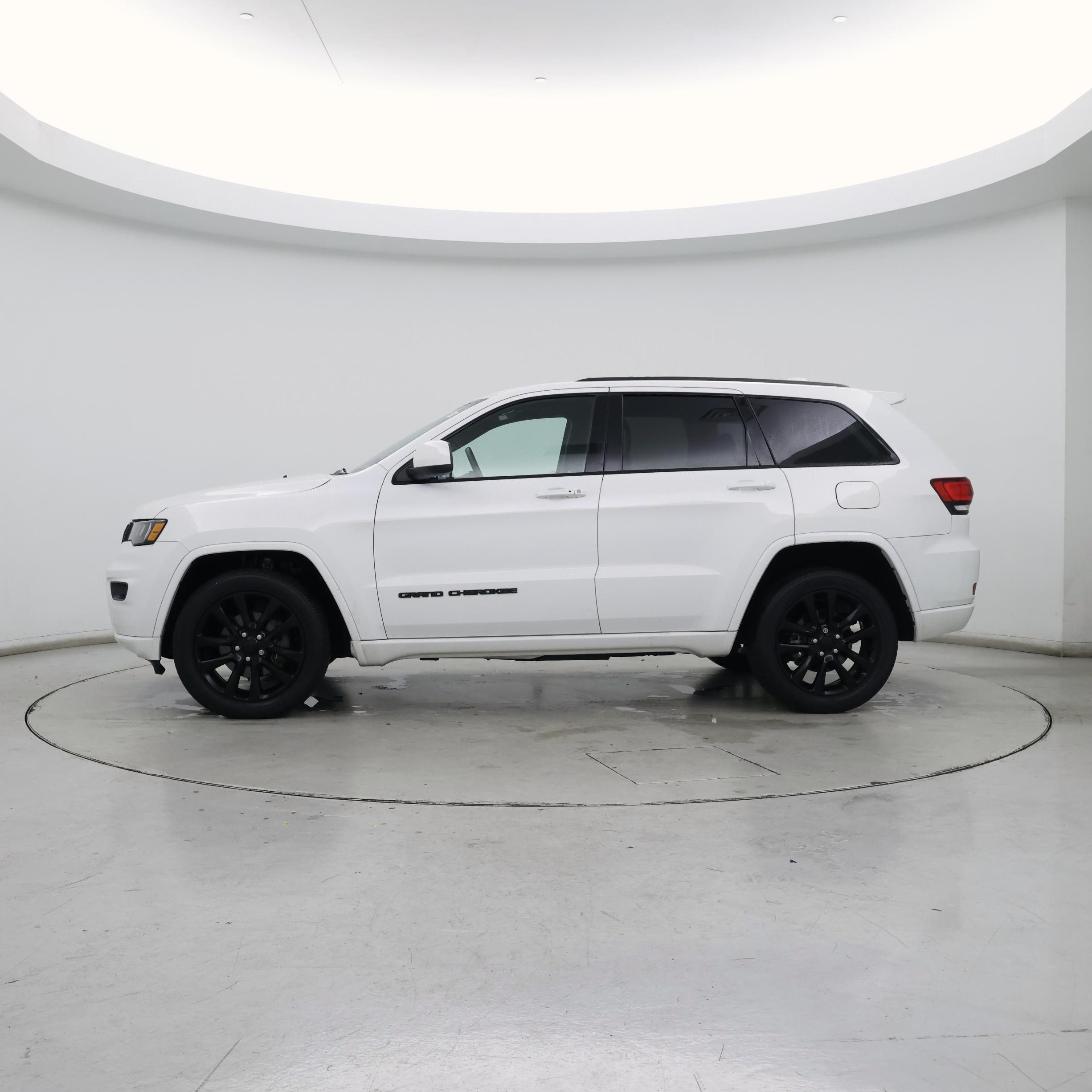Thumbnail: 2020 Jeep Grand Cherokee - 3