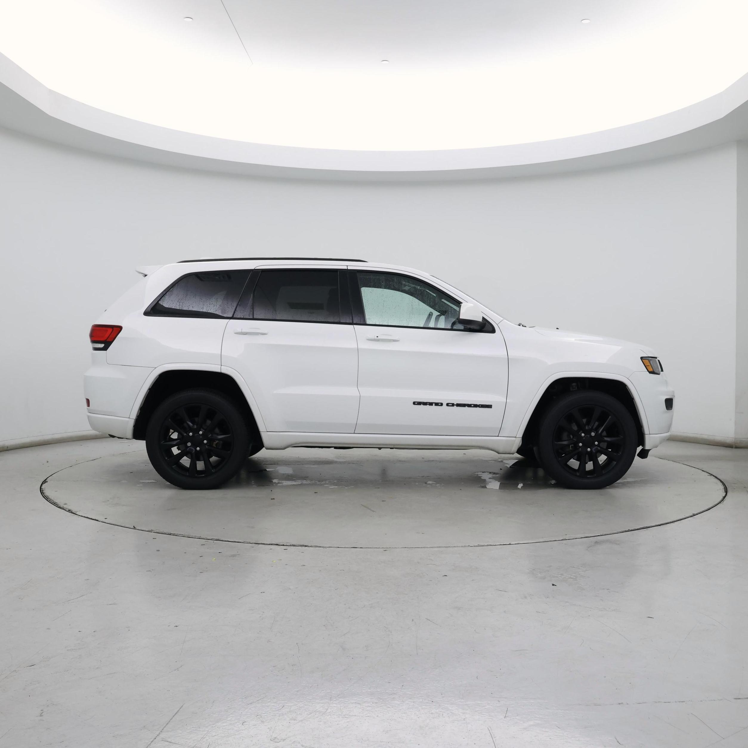 Thumbnail: 2020 Jeep Grand Cherokee - 7