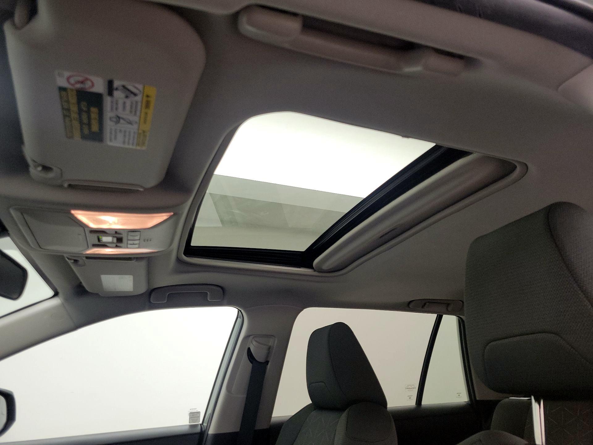 Thumbnail: 2021 Toyota RAV4 - 19