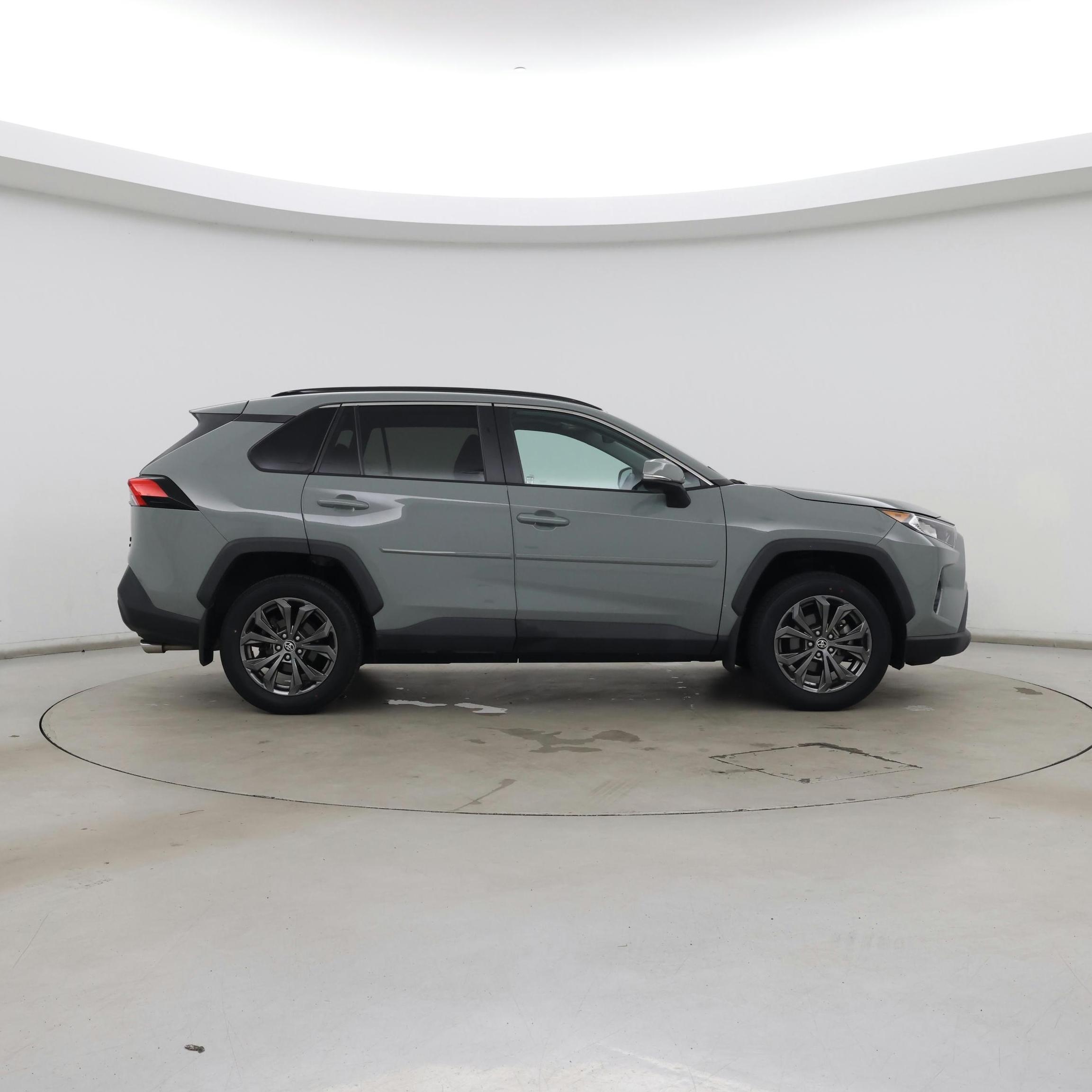 Thumbnail: 2021 Toyota RAV4 - 7