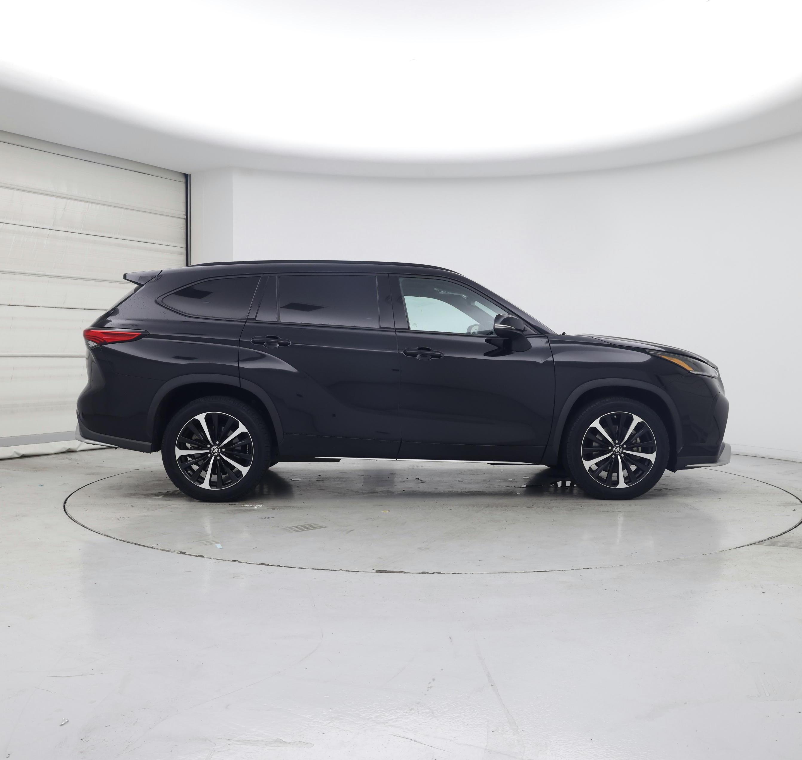 Thumbnail: 2022 Toyota Highlander - 7