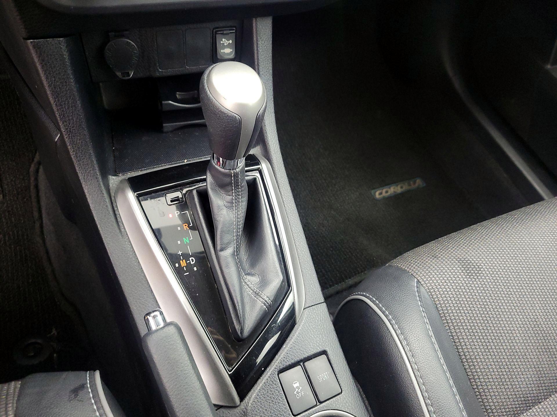 Thumbnail: 2015 Toyota Corolla - 17