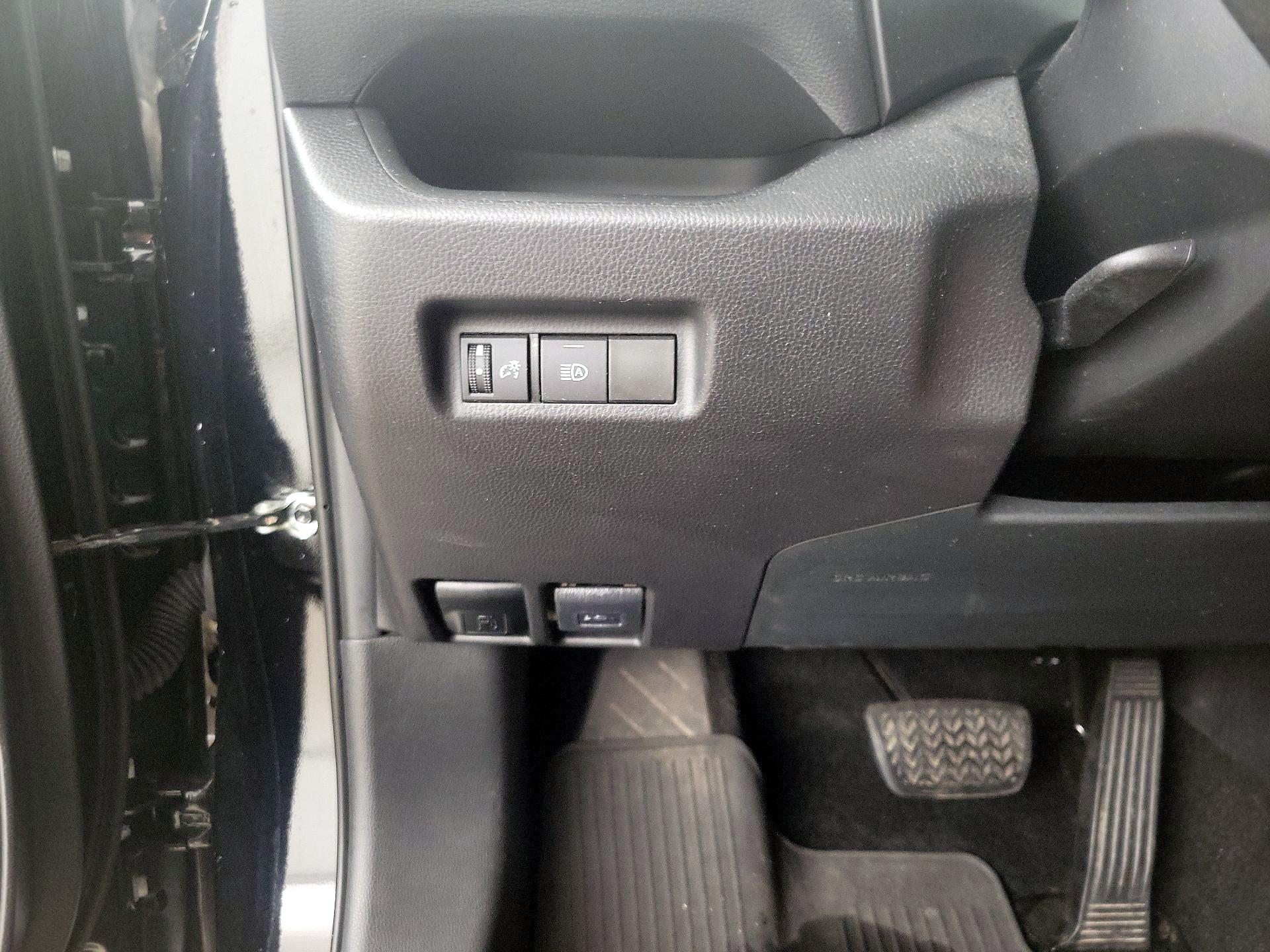 Thumbnail: 2021 Toyota RAV4 - 13