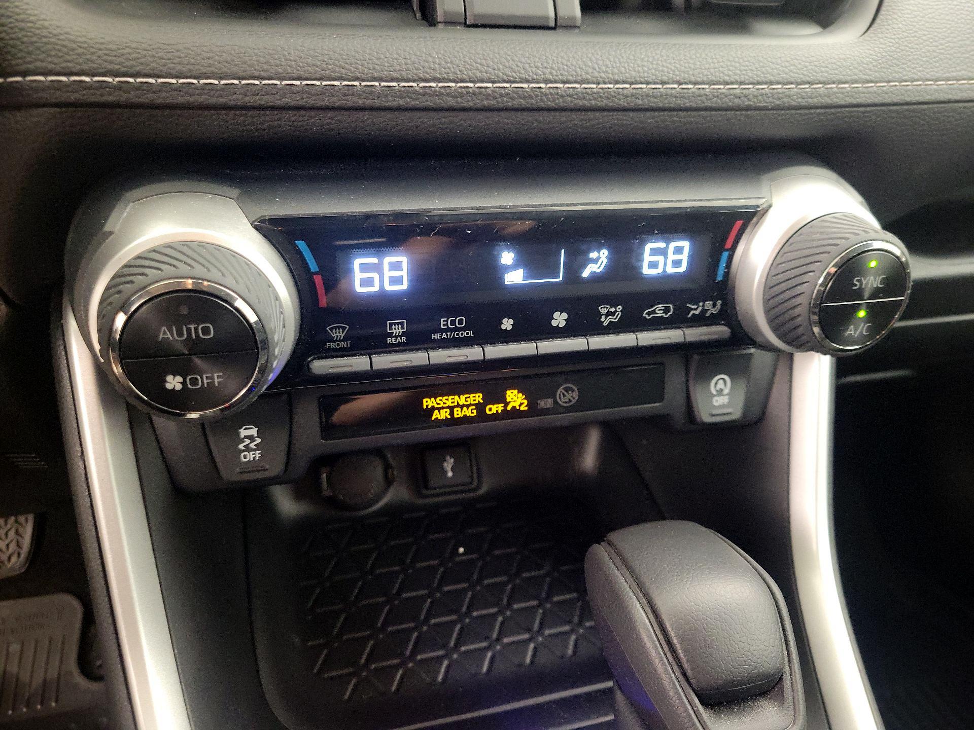 Thumbnail: 2021 Toyota RAV4 - 16