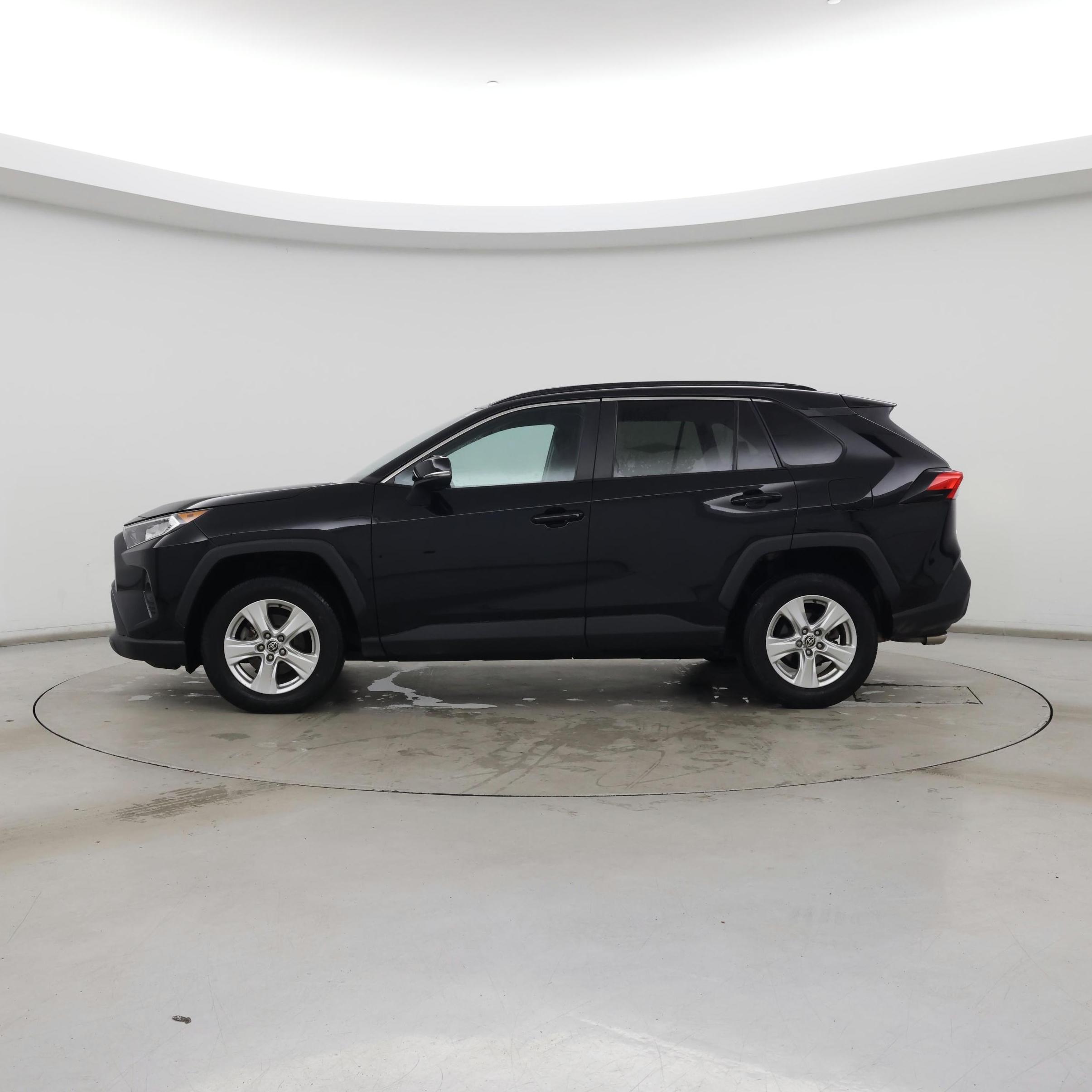 Thumbnail: 2021 Toyota RAV4 - 3