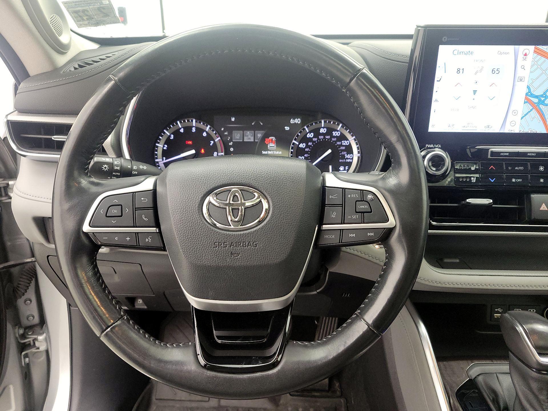 Thumbnail: 2022 Toyota Highlander - 10