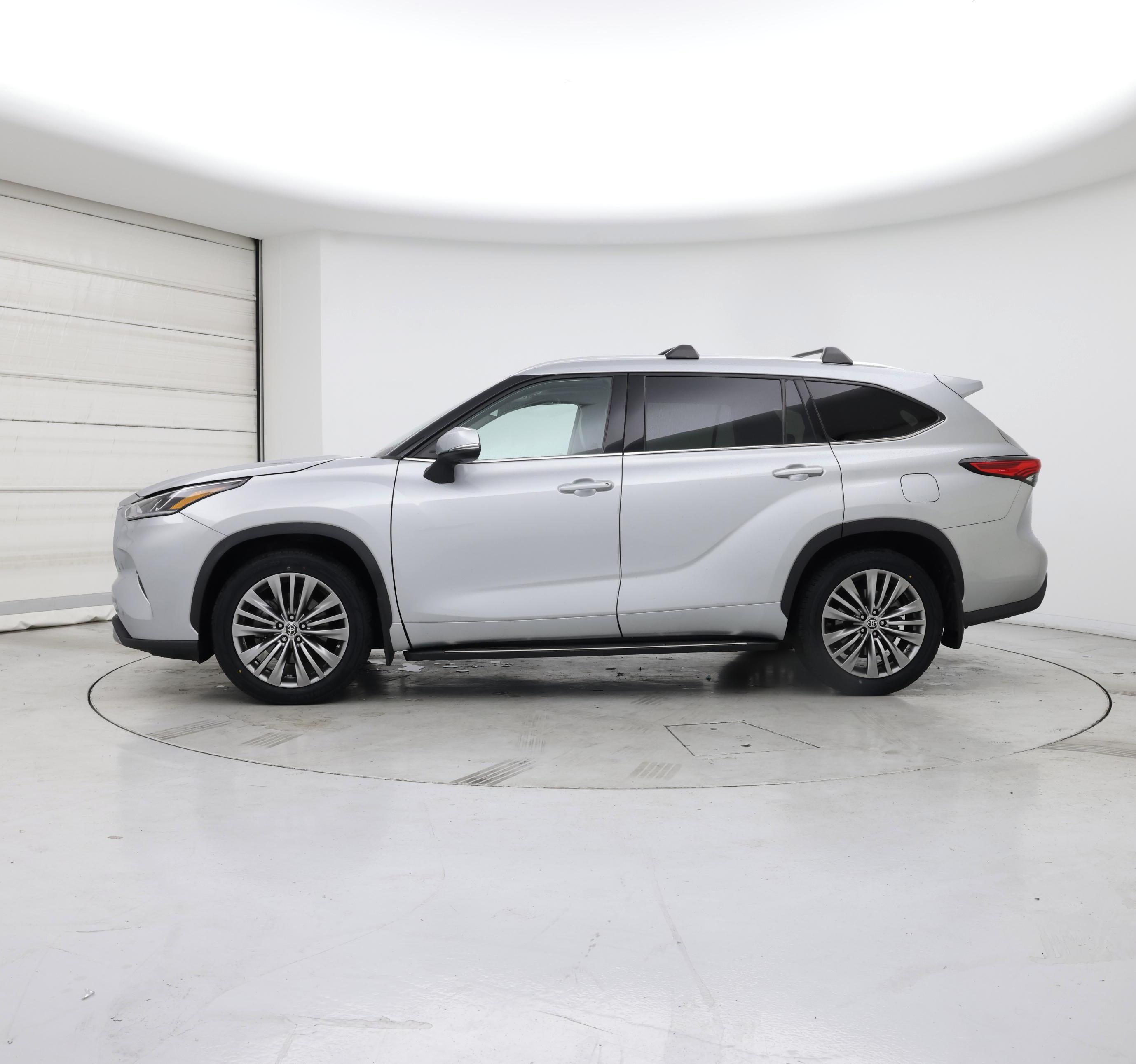Thumbnail: 2022 Toyota Highlander - 3