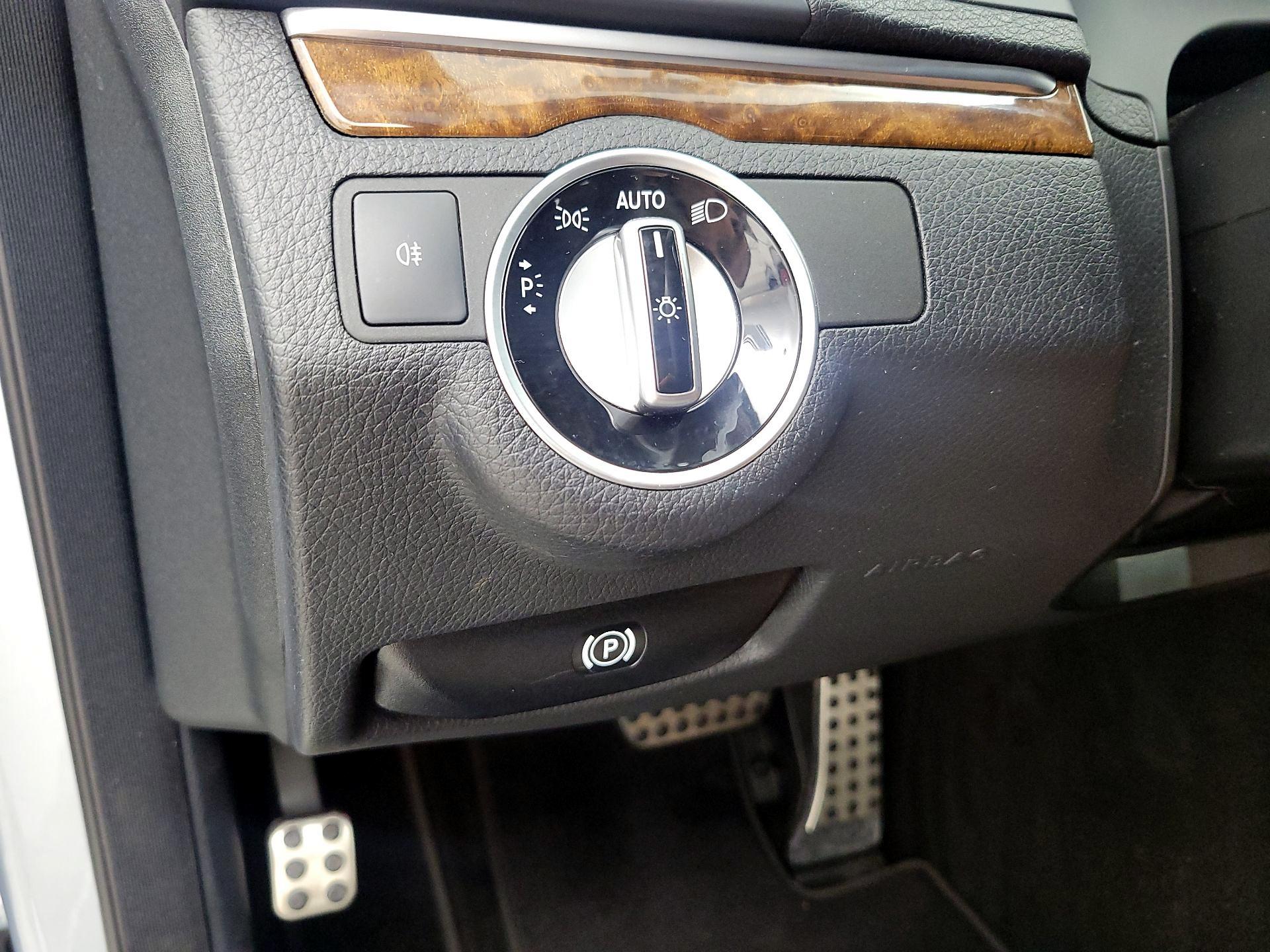 Thumbnail: 2016 Mercedes-Benz E-Class - 13