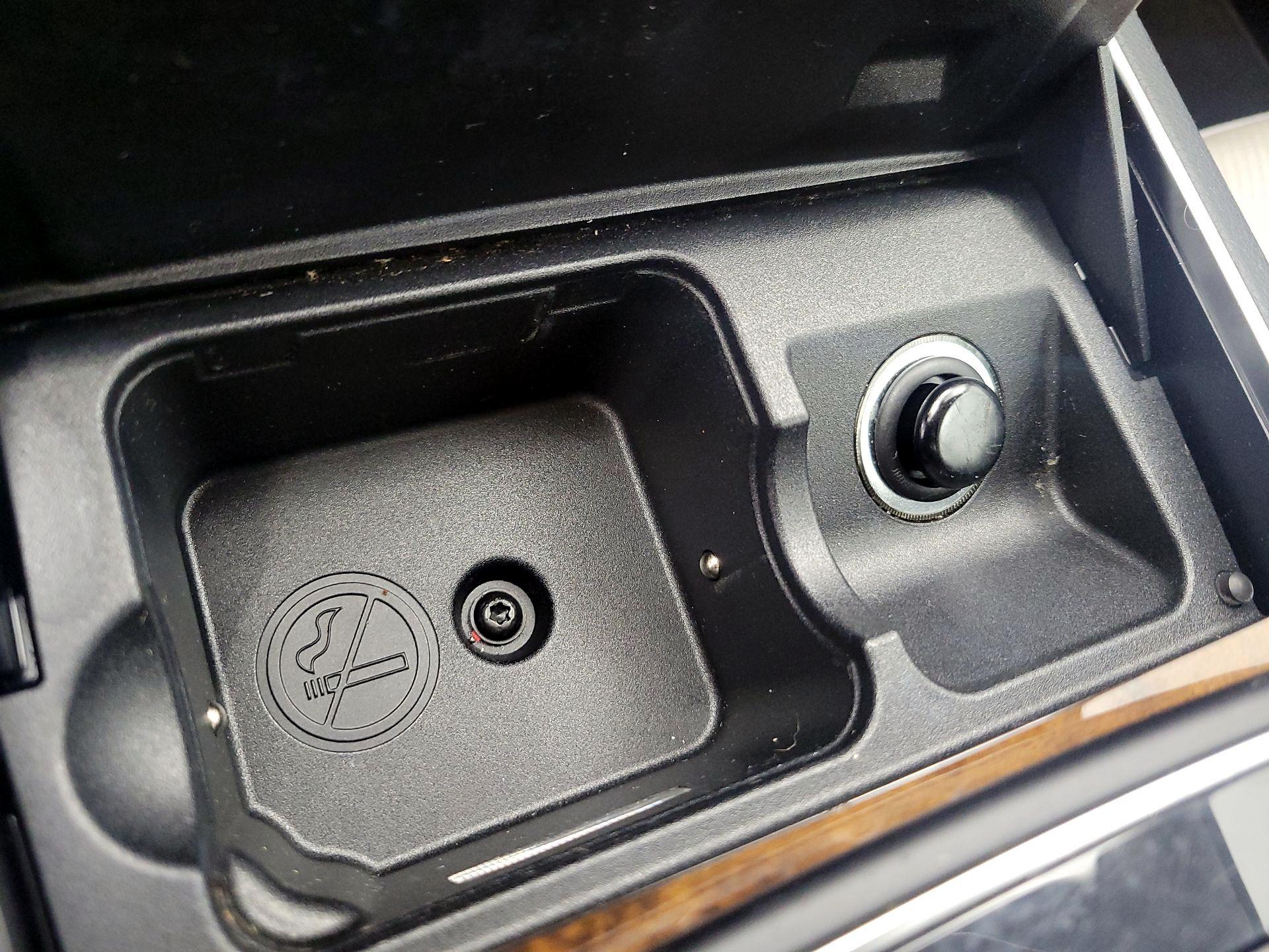 Thumbnail: 2016 Mercedes-Benz E-Class - 19