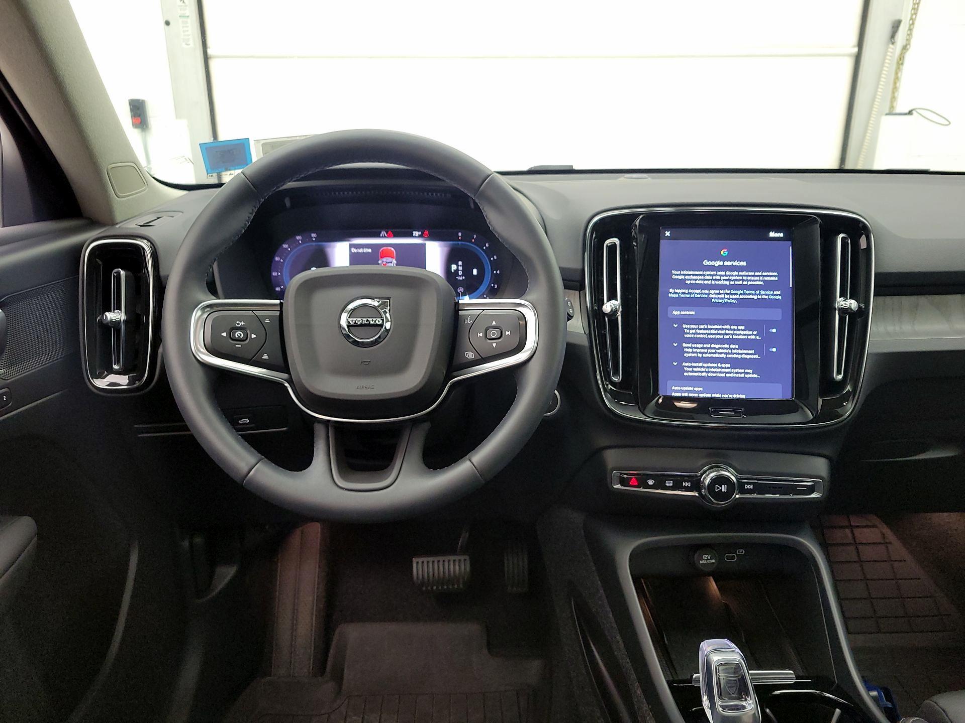 Thumbnail: 2023 Volvo XC40 - 10