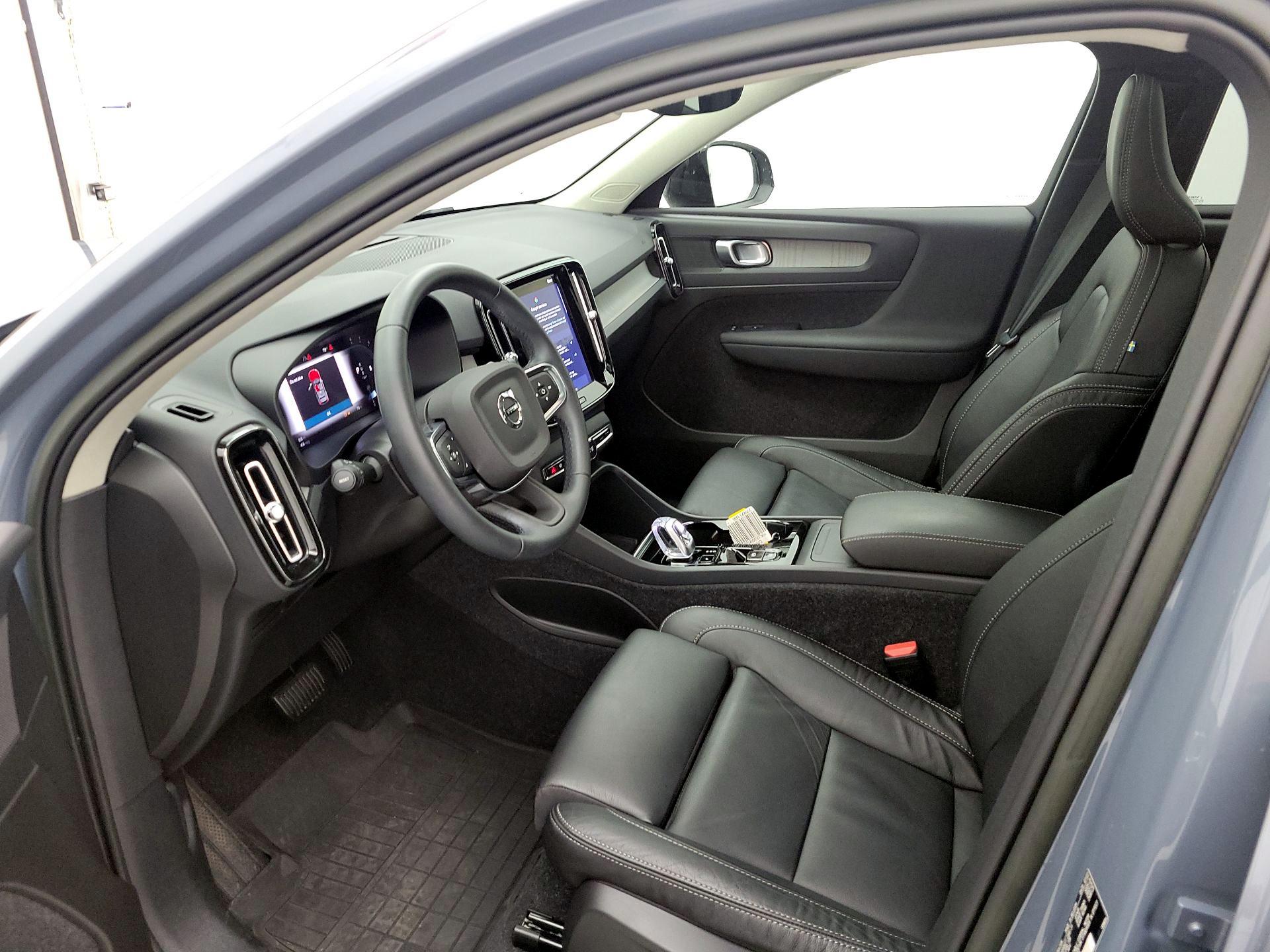 Thumbnail: 2023 Volvo XC40 - 11