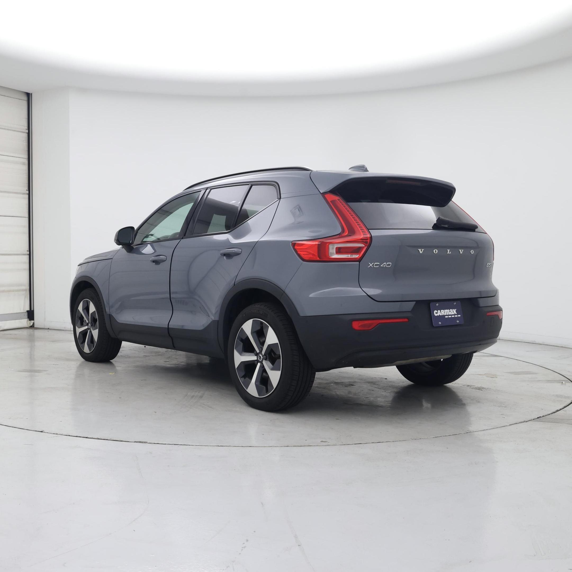 Thumbnail: 2023 Volvo XC40 - 2