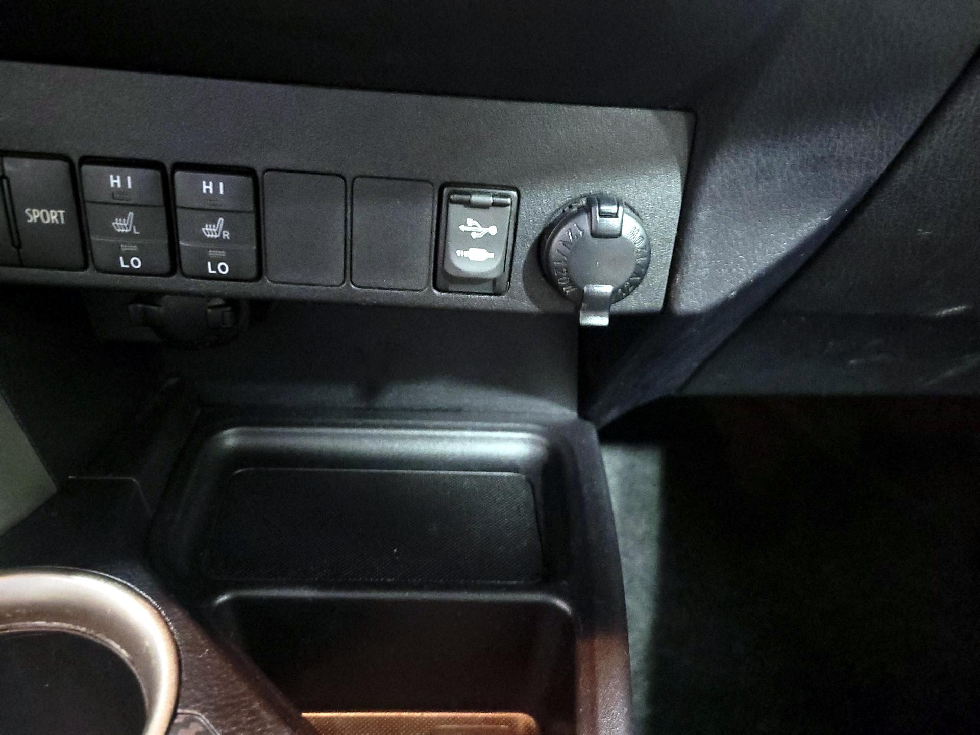 Thumbnail: 2015 Toyota RAV4 - 19