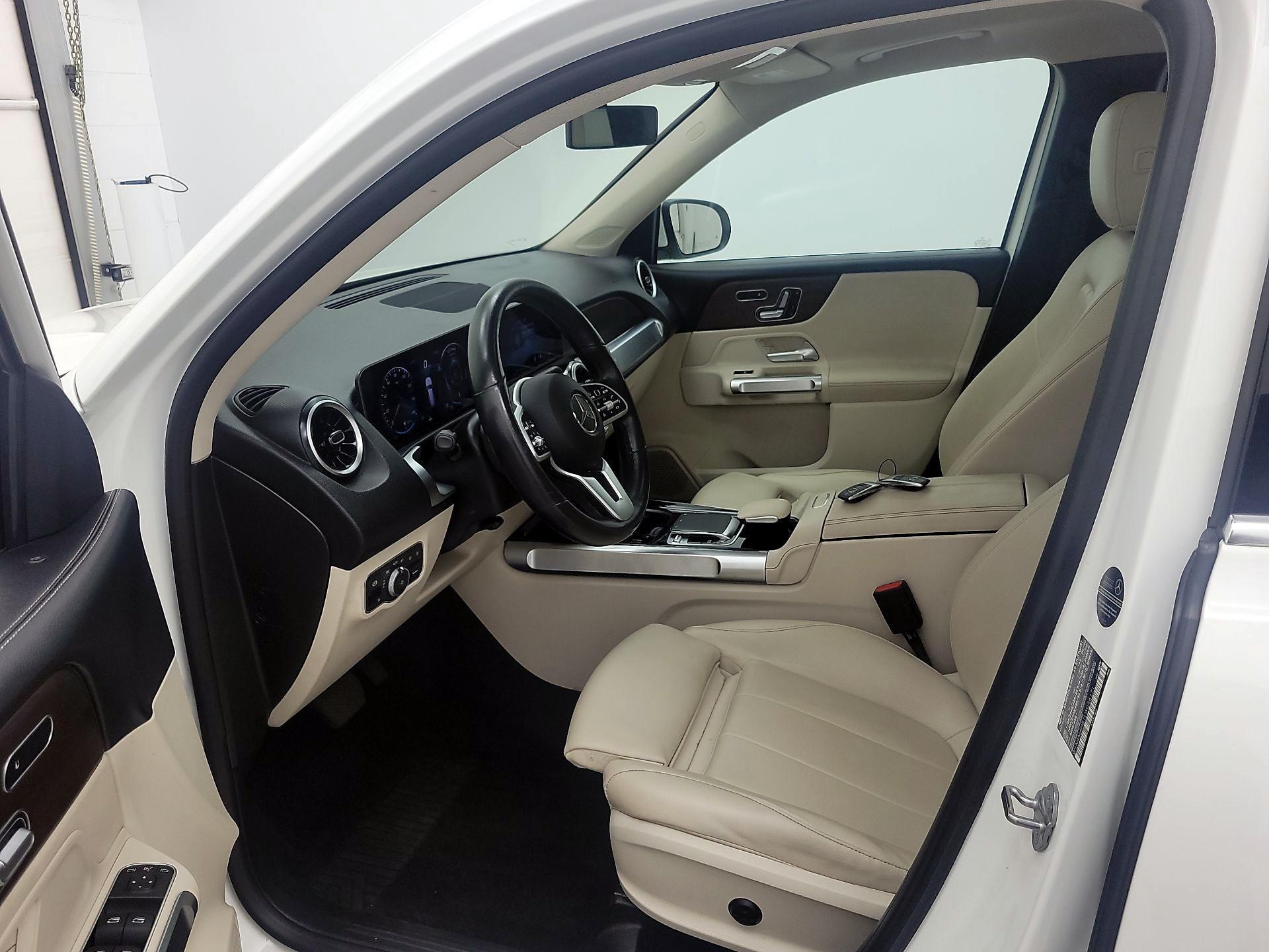 Thumbnail: 2020 Mercedes-Benz GLB - 11