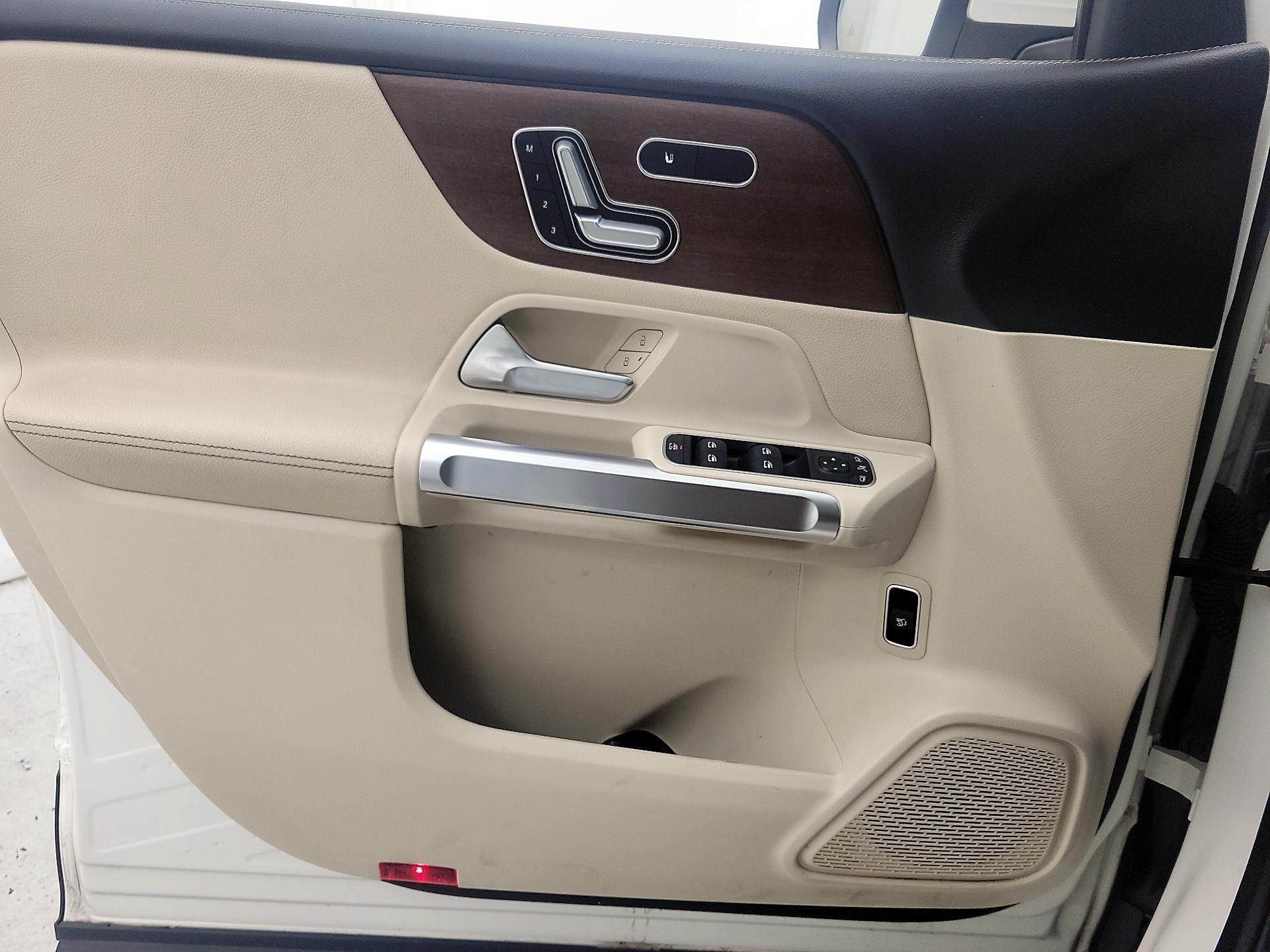 Thumbnail: 2020 Mercedes-Benz GLB - 12