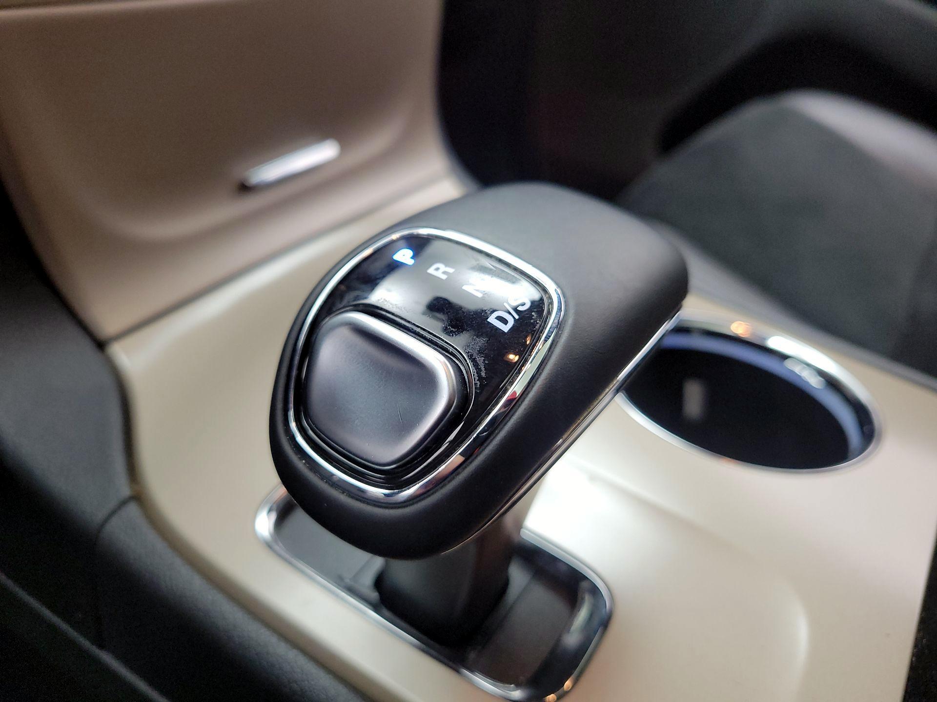 Thumbnail: 2015 Jeep Grand Cherokee - 17