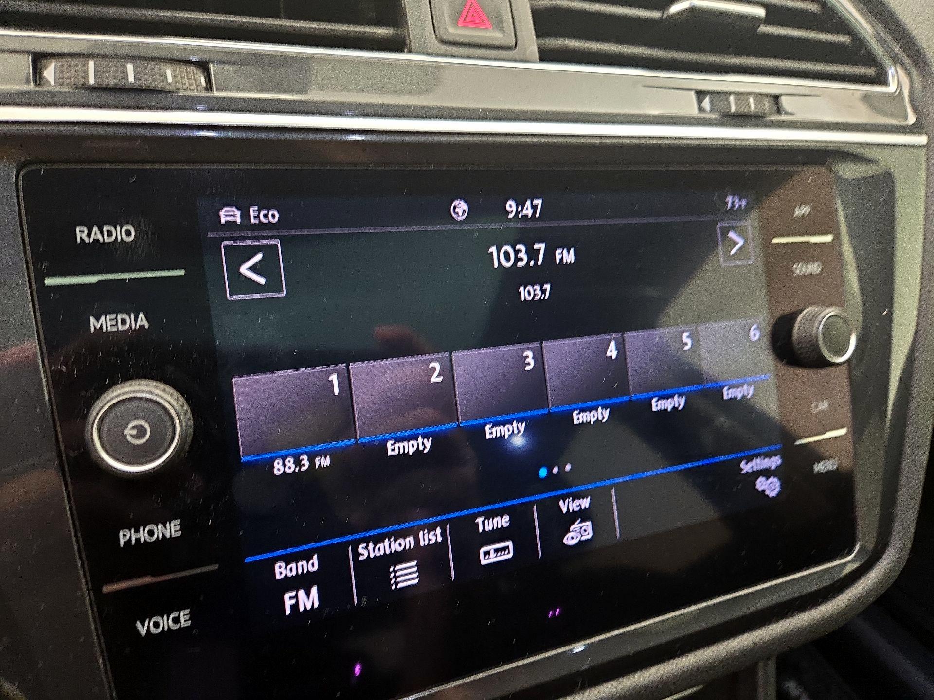 Thumbnail: 2020 Volkswagen Tiguan - 15
