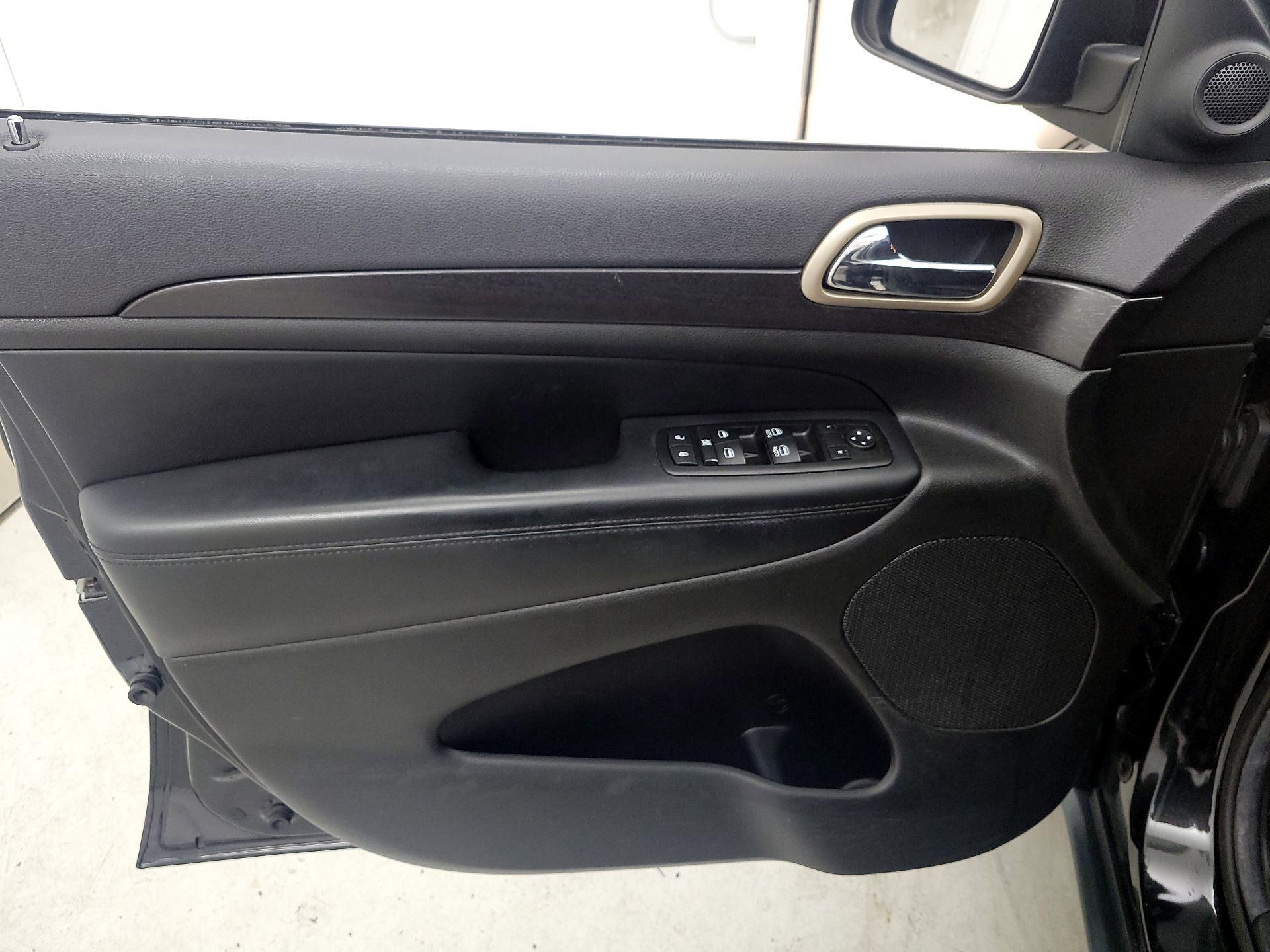 Thumbnail: 2014 Jeep Grand Cherokee - 12