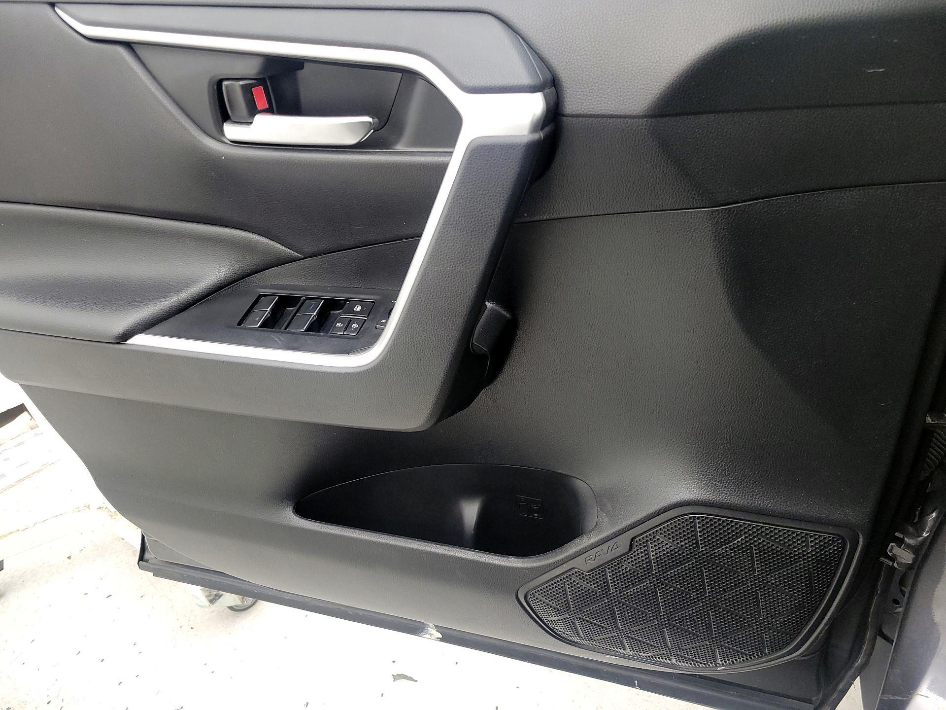 Thumbnail: 2021 Toyota RAV4 - 12