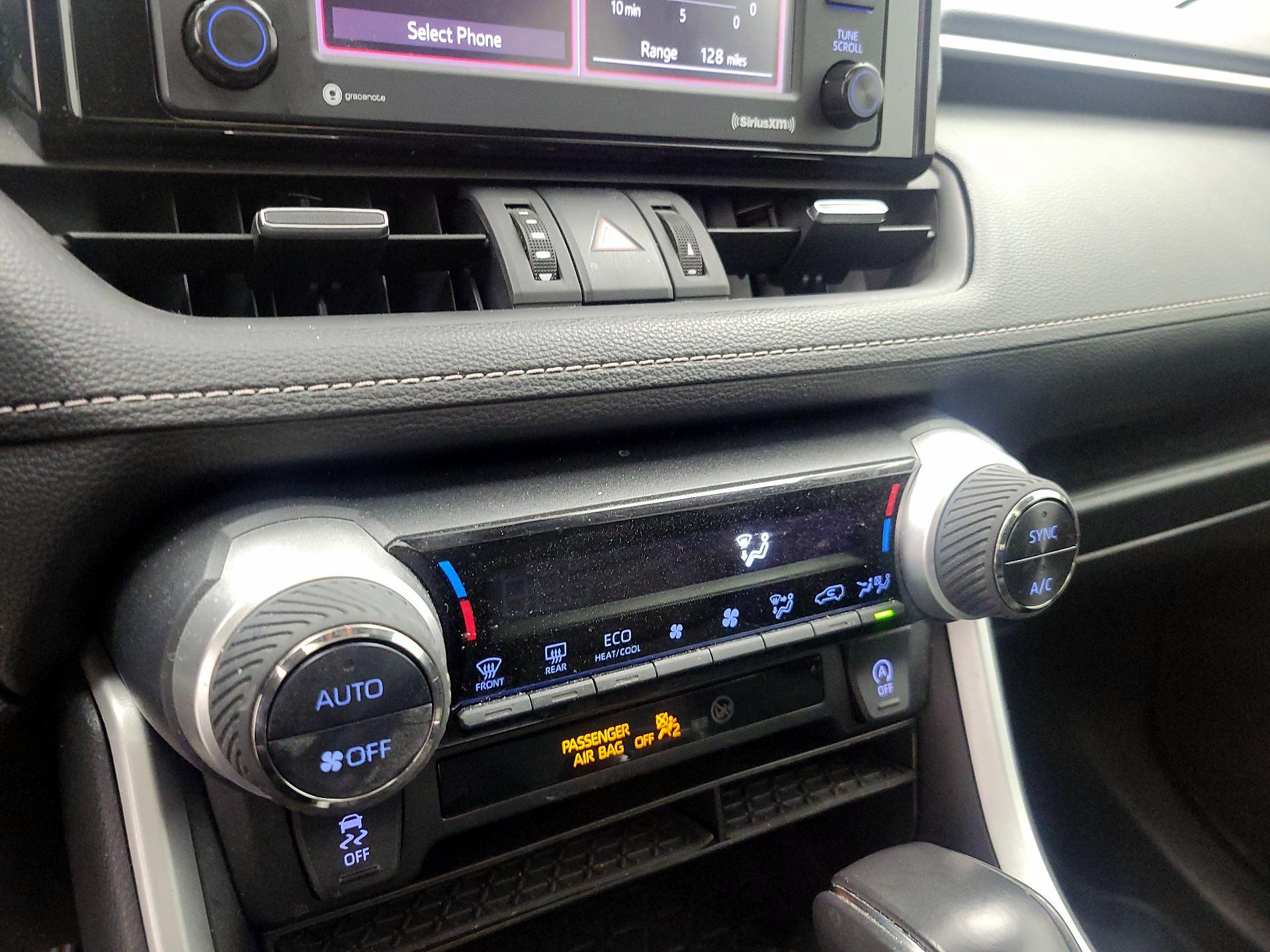 Thumbnail: 2021 Toyota RAV4 - 16