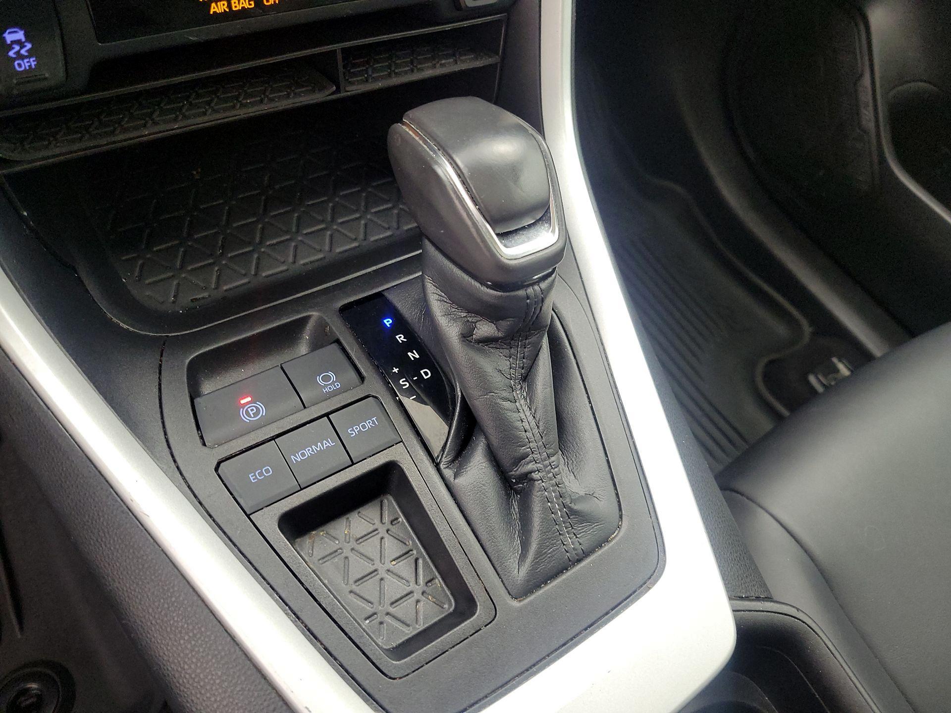 Thumbnail: 2021 Toyota RAV4 - 17