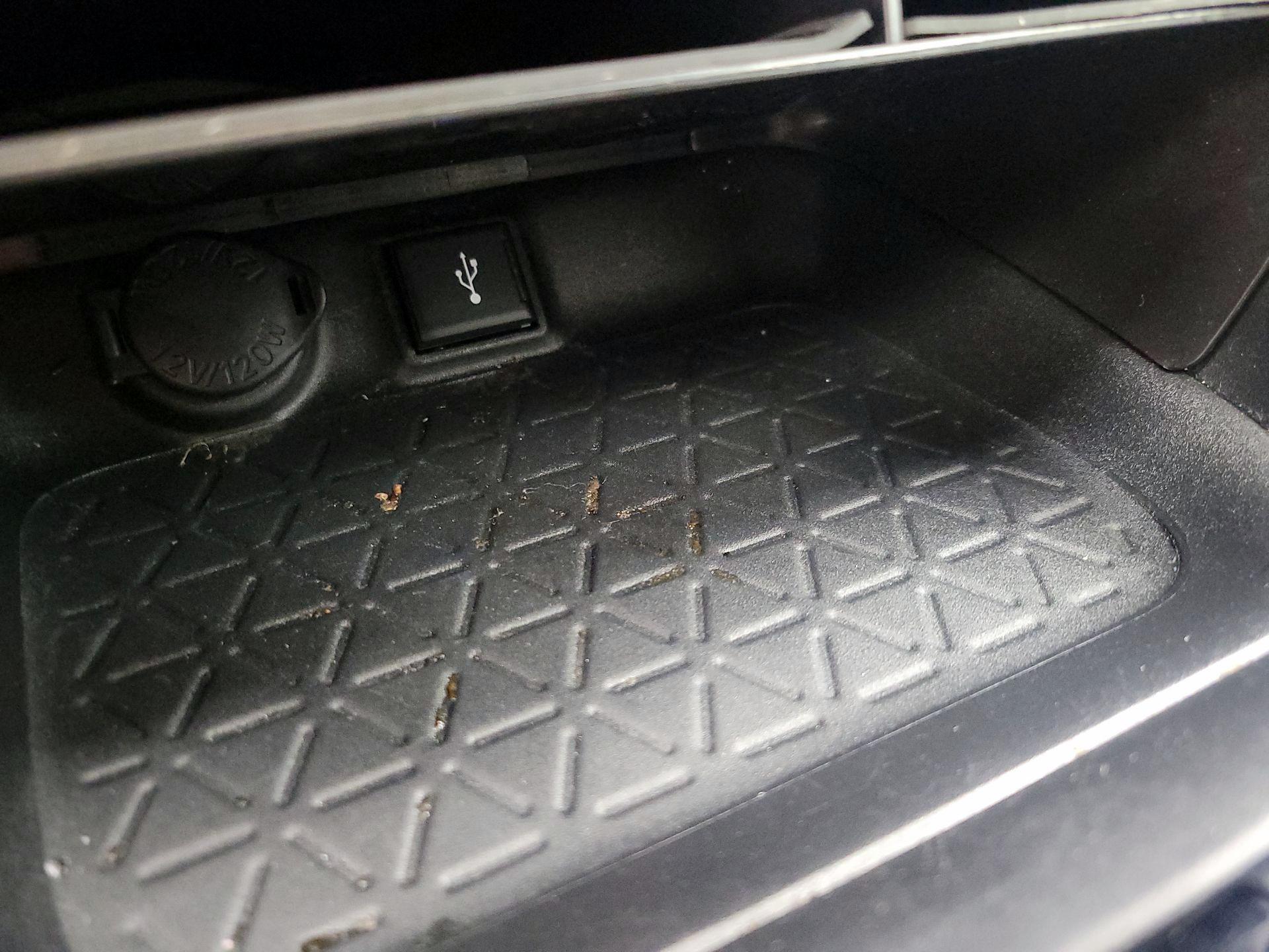 Thumbnail: 2021 Toyota RAV4 - 18