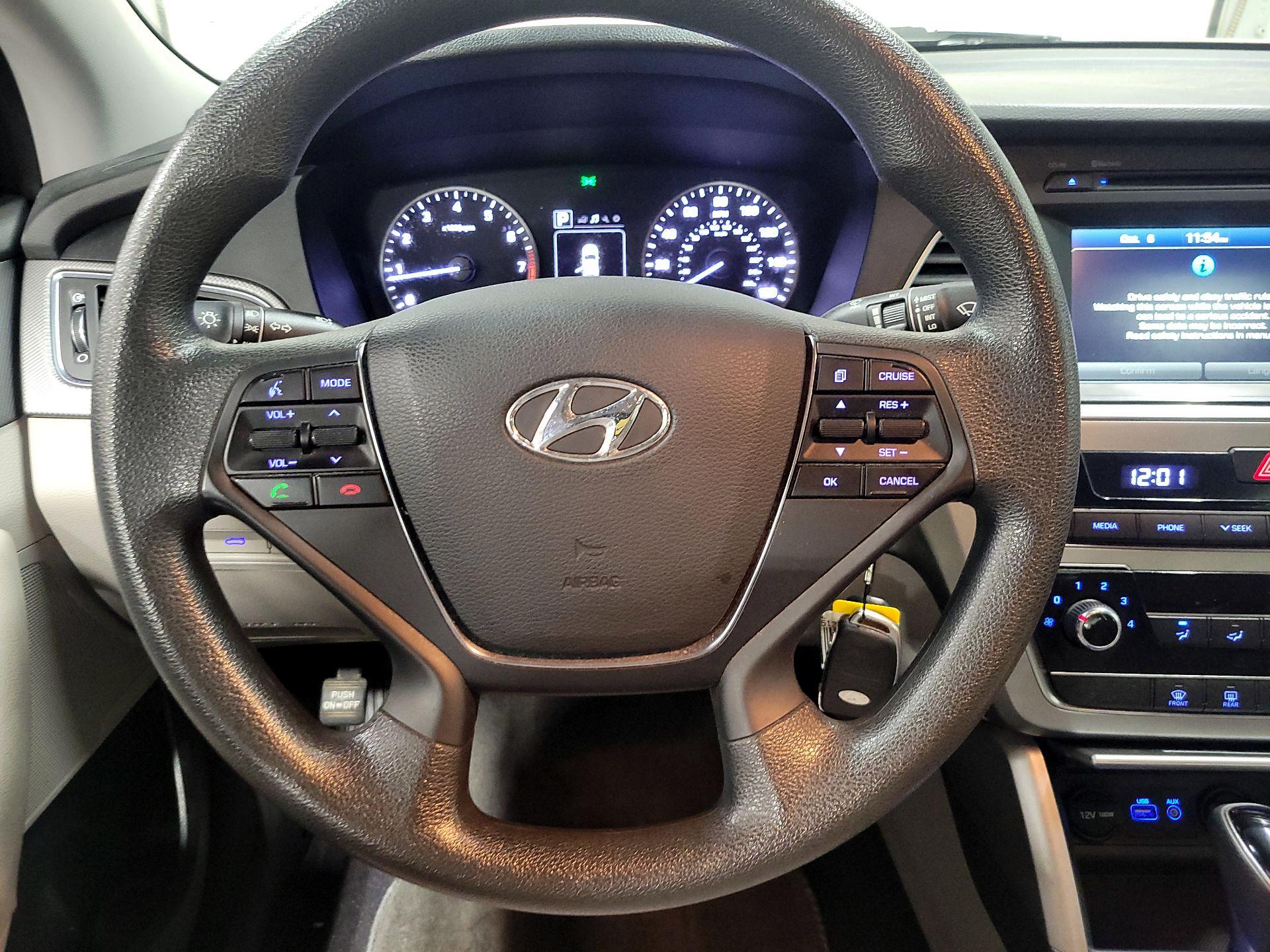 Thumbnail: 2016 Hyundai Sonata - 10
