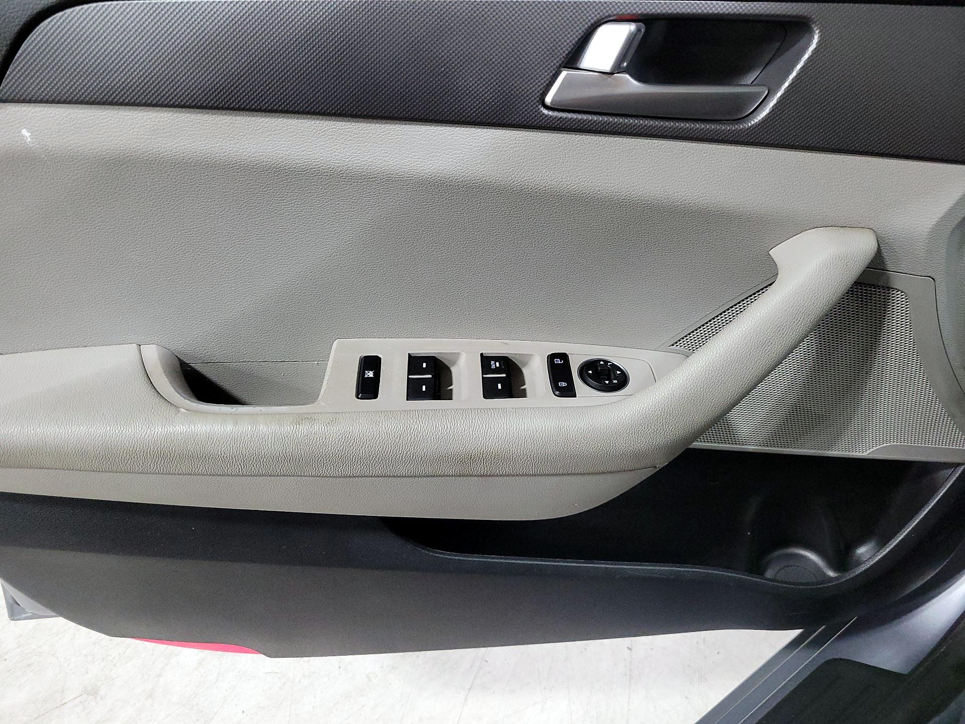 Thumbnail: 2016 Hyundai Sonata - 12