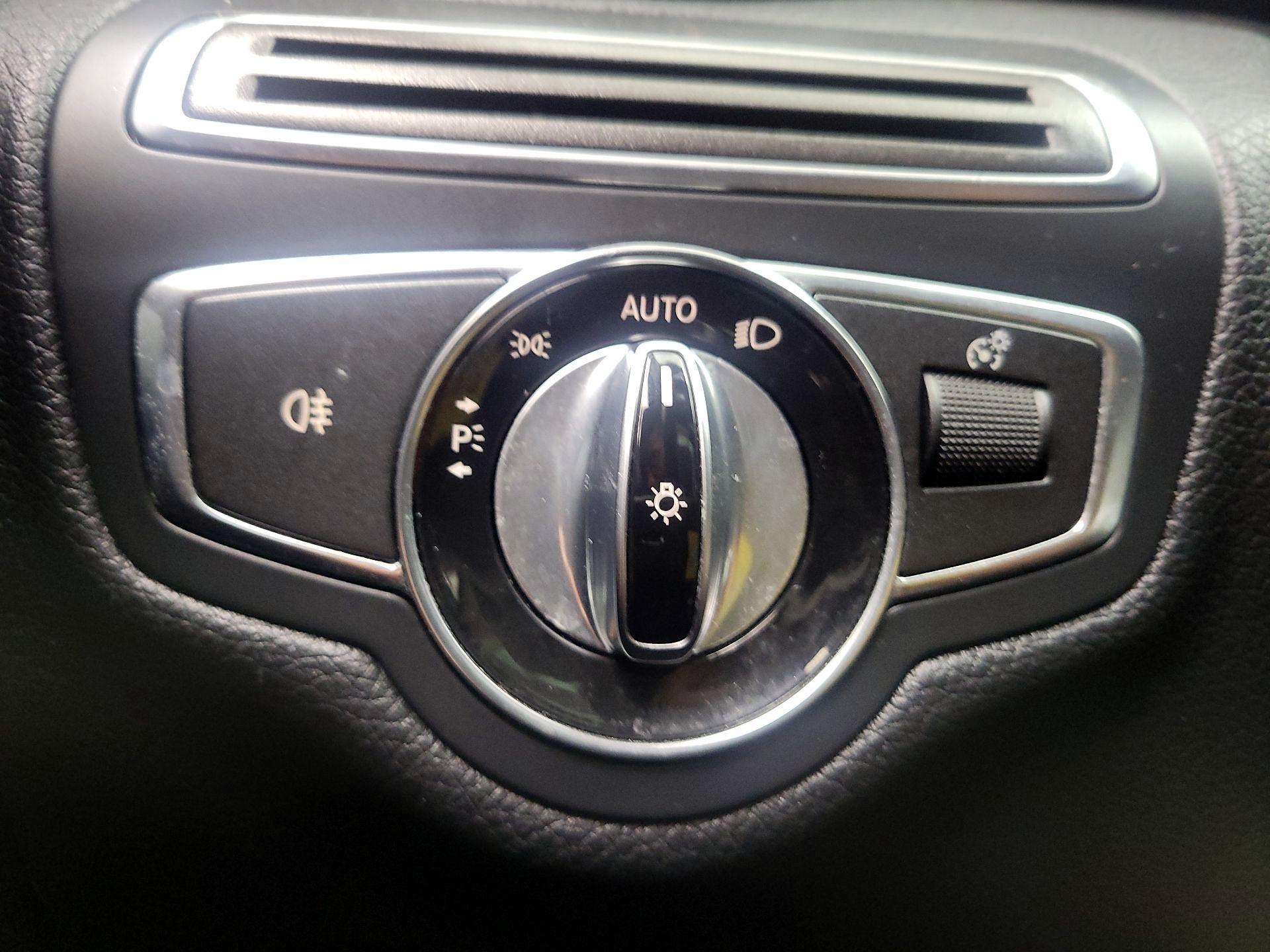 Thumbnail: 2015 Mercedes-Benz C-Class - 13