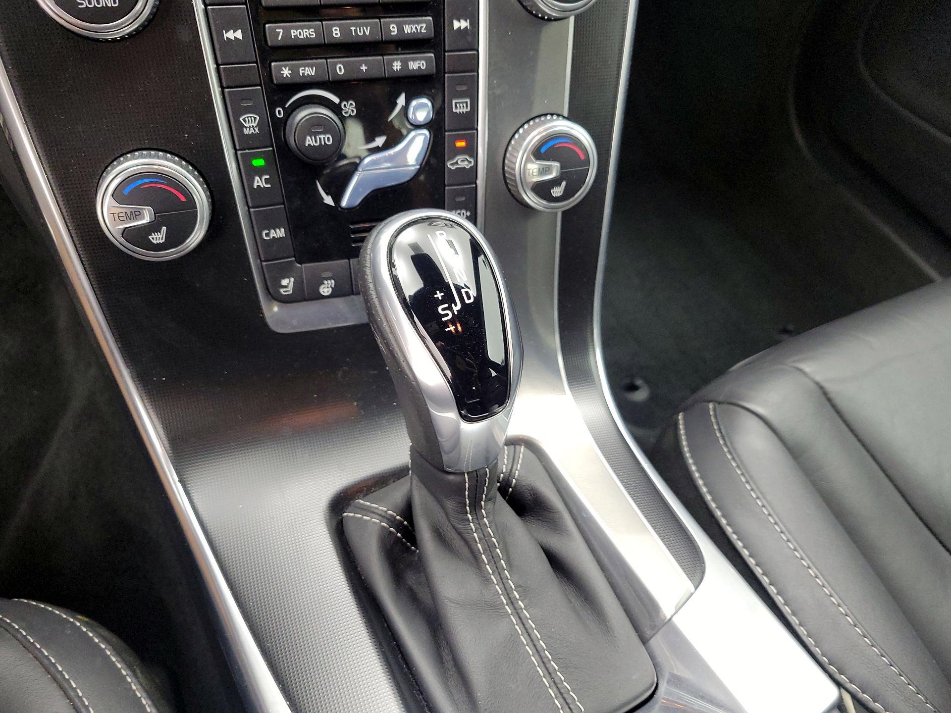 Thumbnail: 2017 Volvo S60 - 17