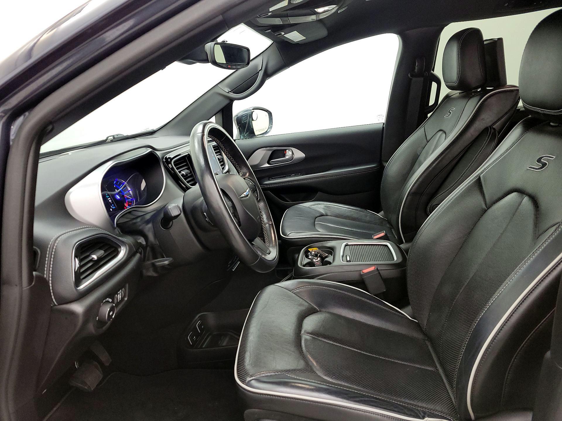 Thumbnail: 2019 Chrysler Pacifica - 11