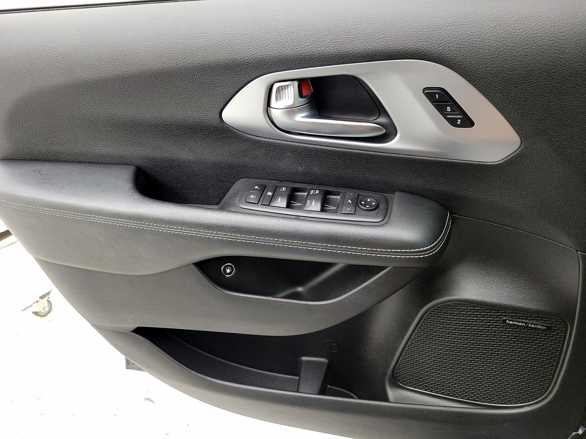Thumbnail: 2019 Chrysler Pacifica - 12