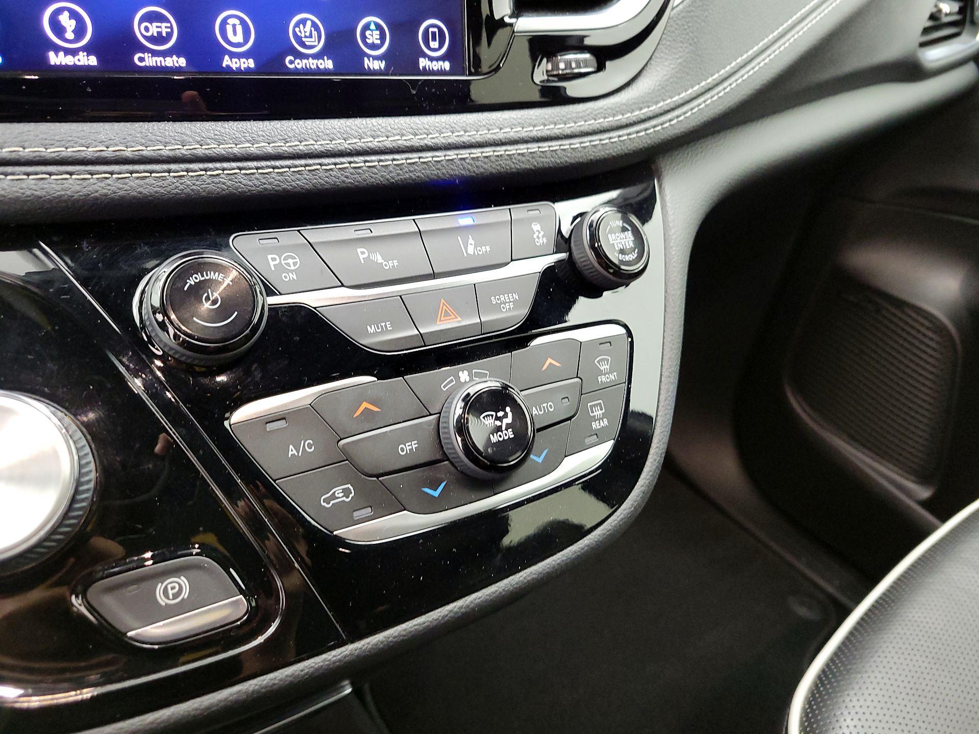 Thumbnail: 2019 Chrysler Pacifica - 16