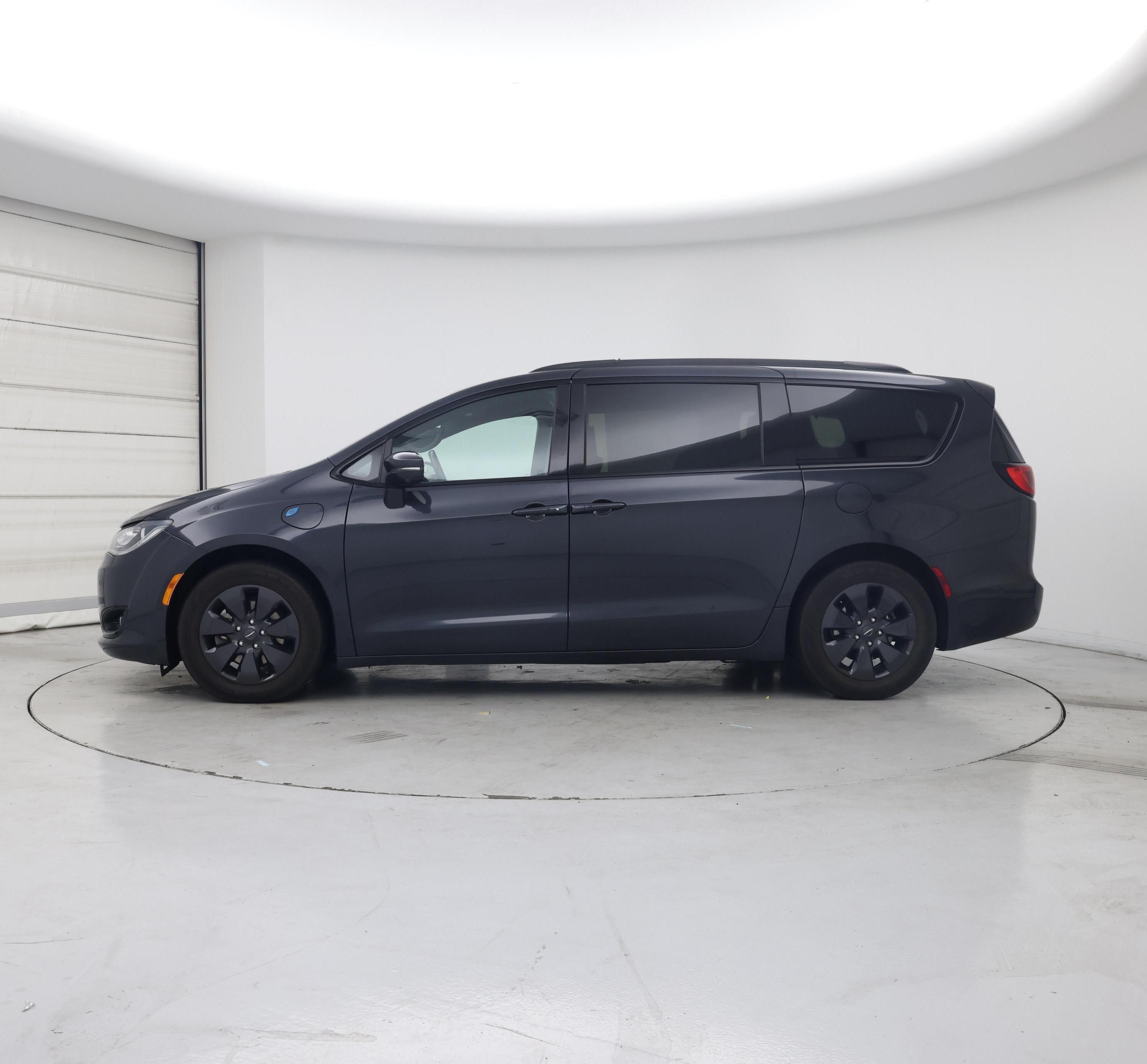 Thumbnail: 2019 Chrysler Pacifica - 3