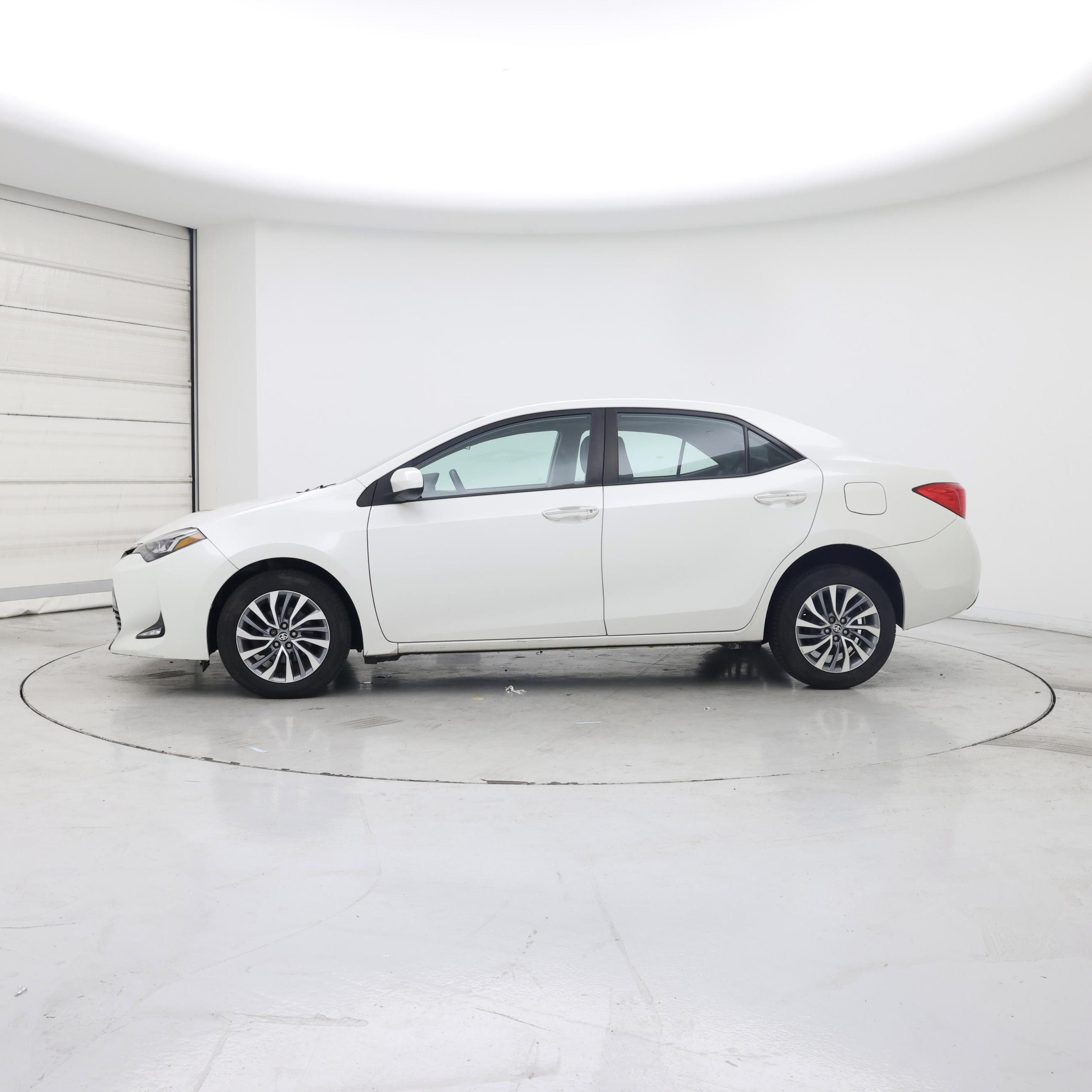 Thumbnail: 2017 Toyota Corolla - 3