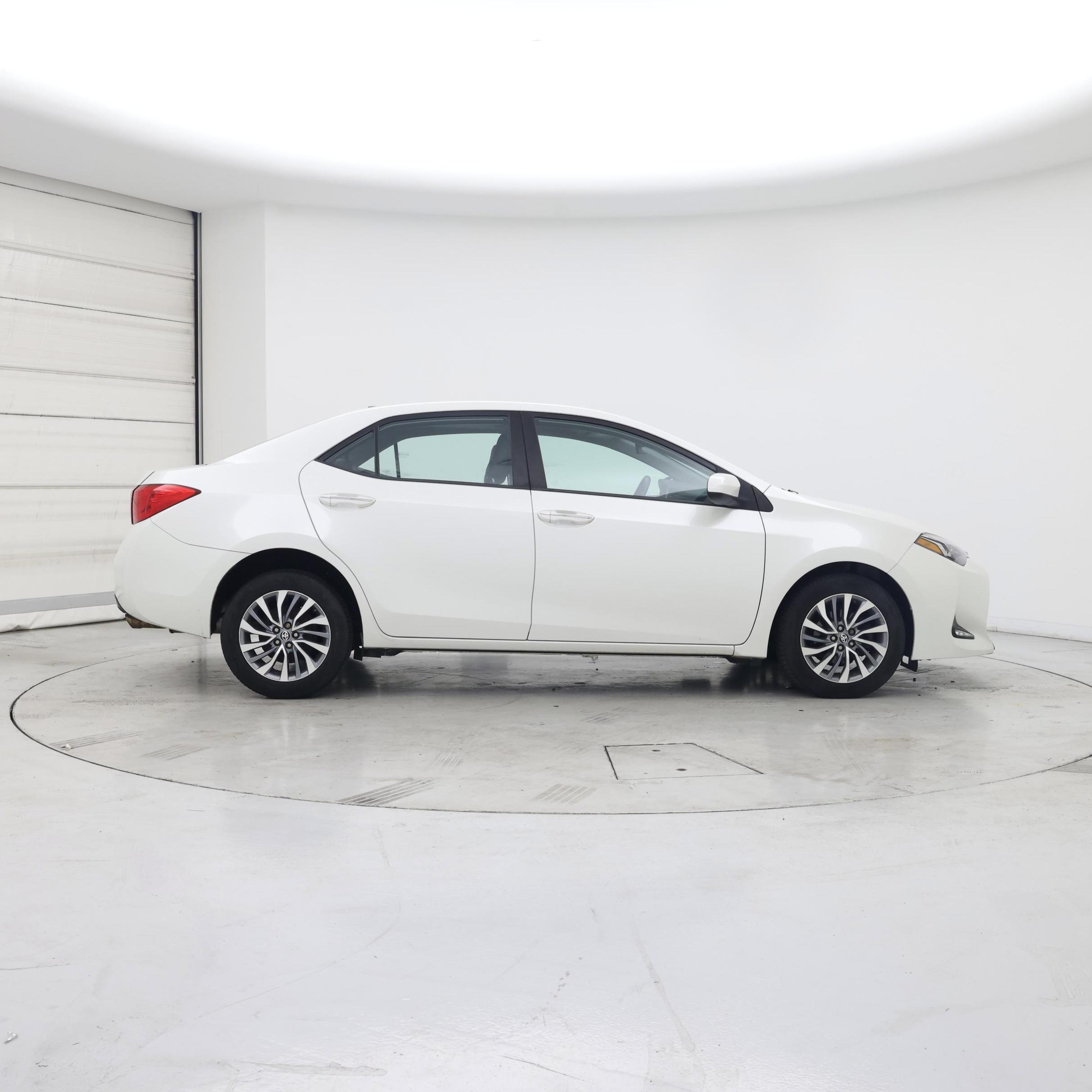Thumbnail: 2017 Toyota Corolla - 7