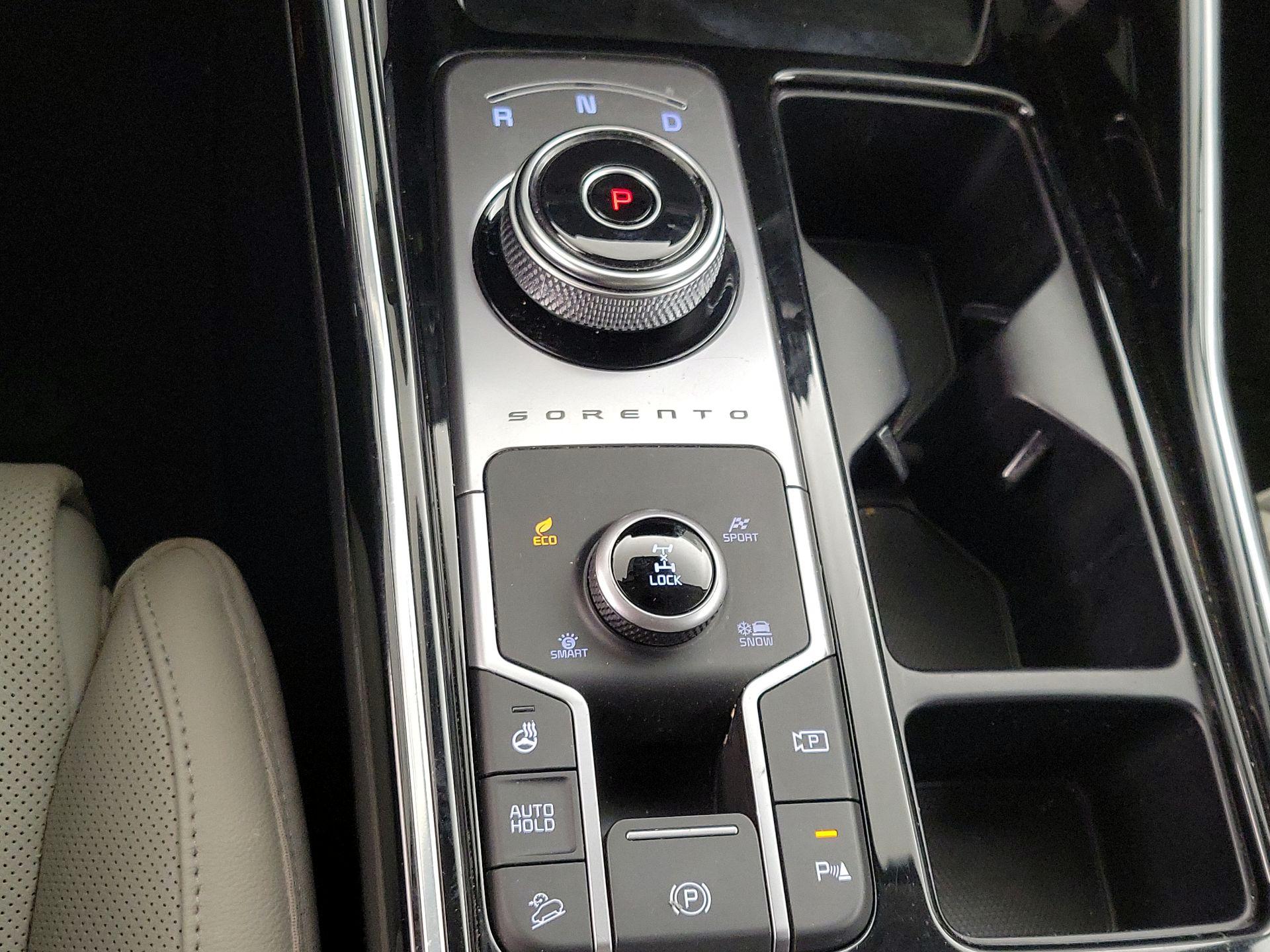Thumbnail: 2023 Kia Sorento - 18
