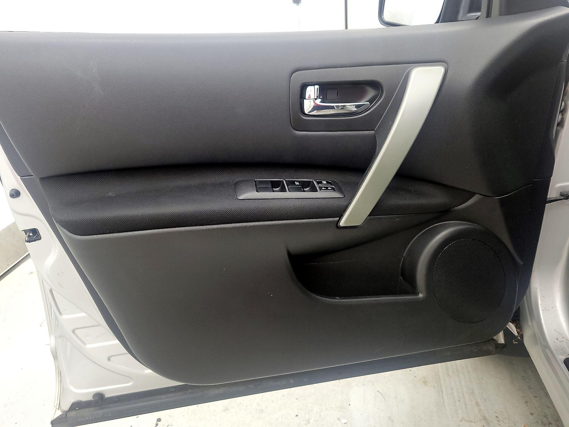 Thumbnail: 2015 Nissan Rogue - 12