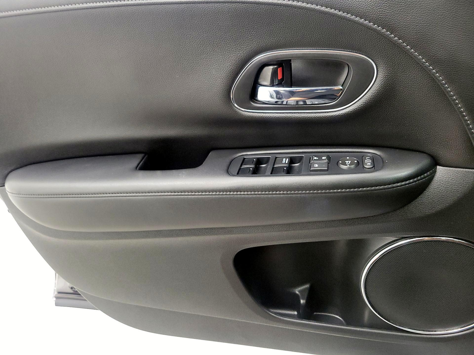 Thumbnail: 2016 Honda HR-V - 12