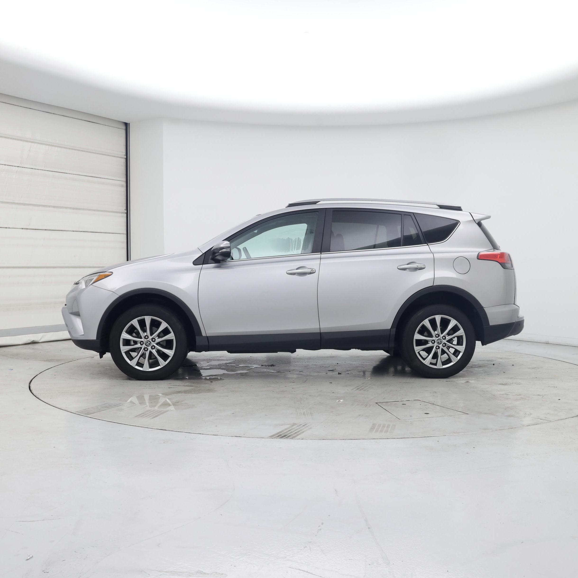Thumbnail: 2017 Toyota RAV4 - 3