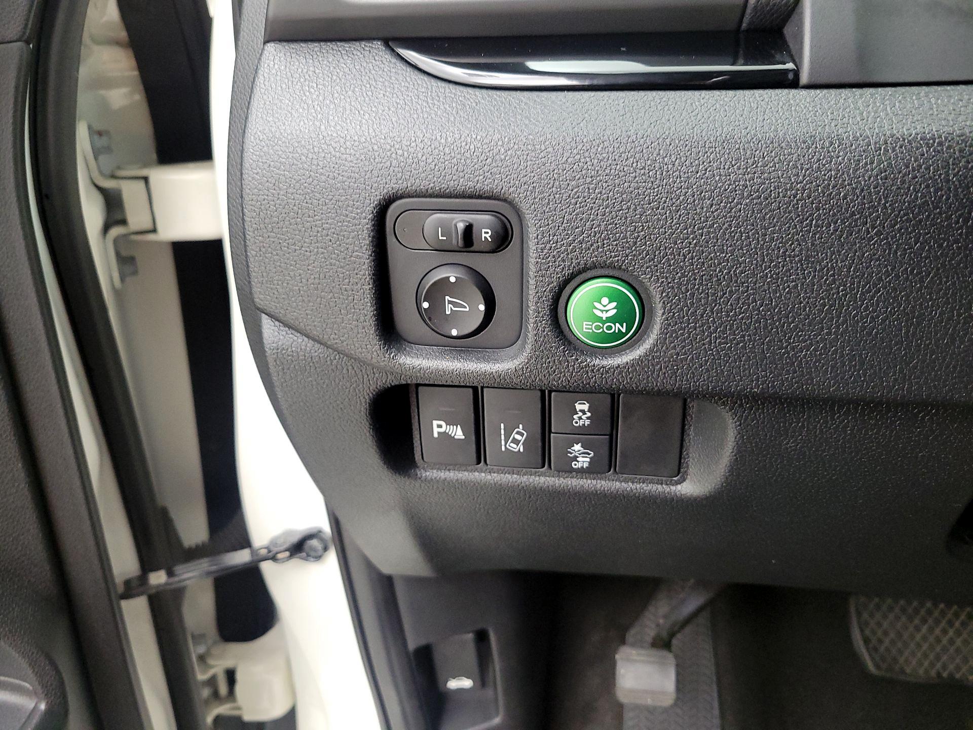 Thumbnail: 2016 Honda Pilot - 13