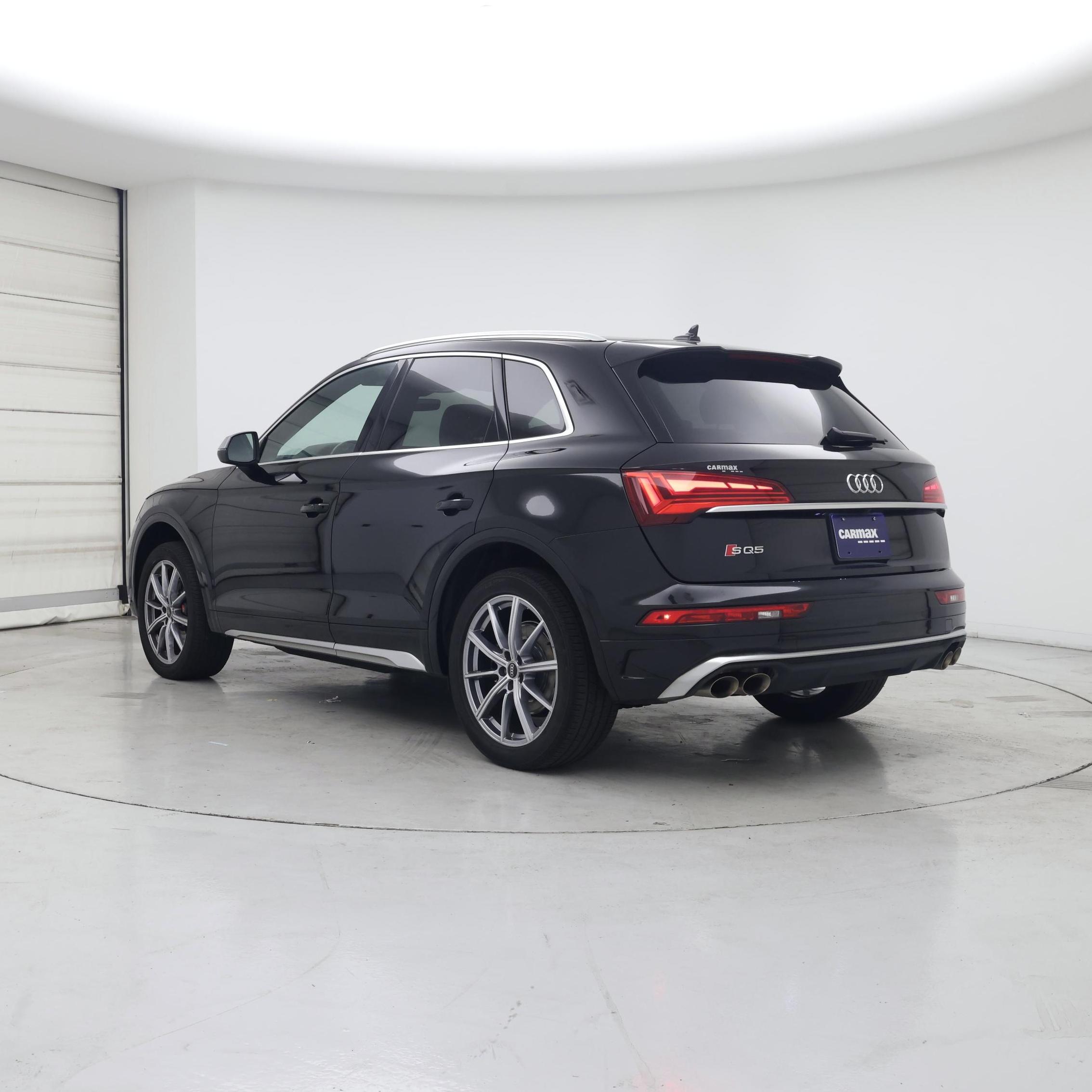 Thumbnail: 2022 Audi SQ5 - 2