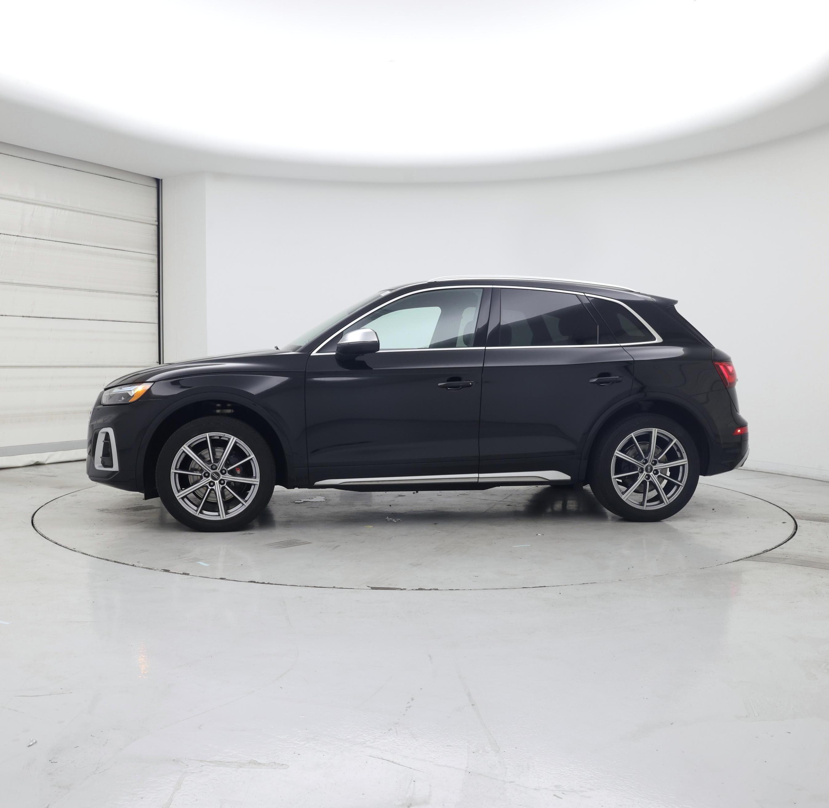 Thumbnail: 2022 Audi SQ5 - 3
