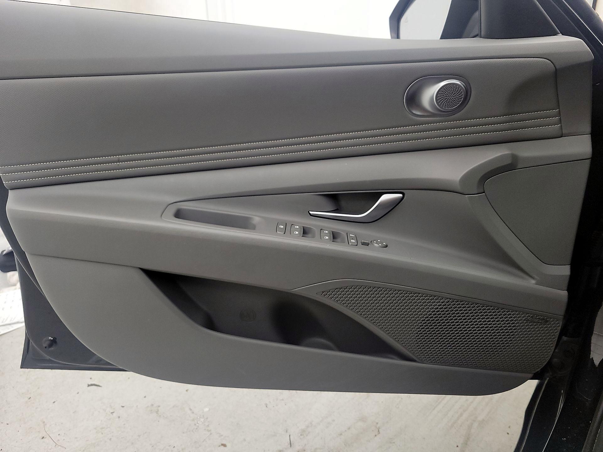 Thumbnail: 2021 Hyundai Elantra - 12